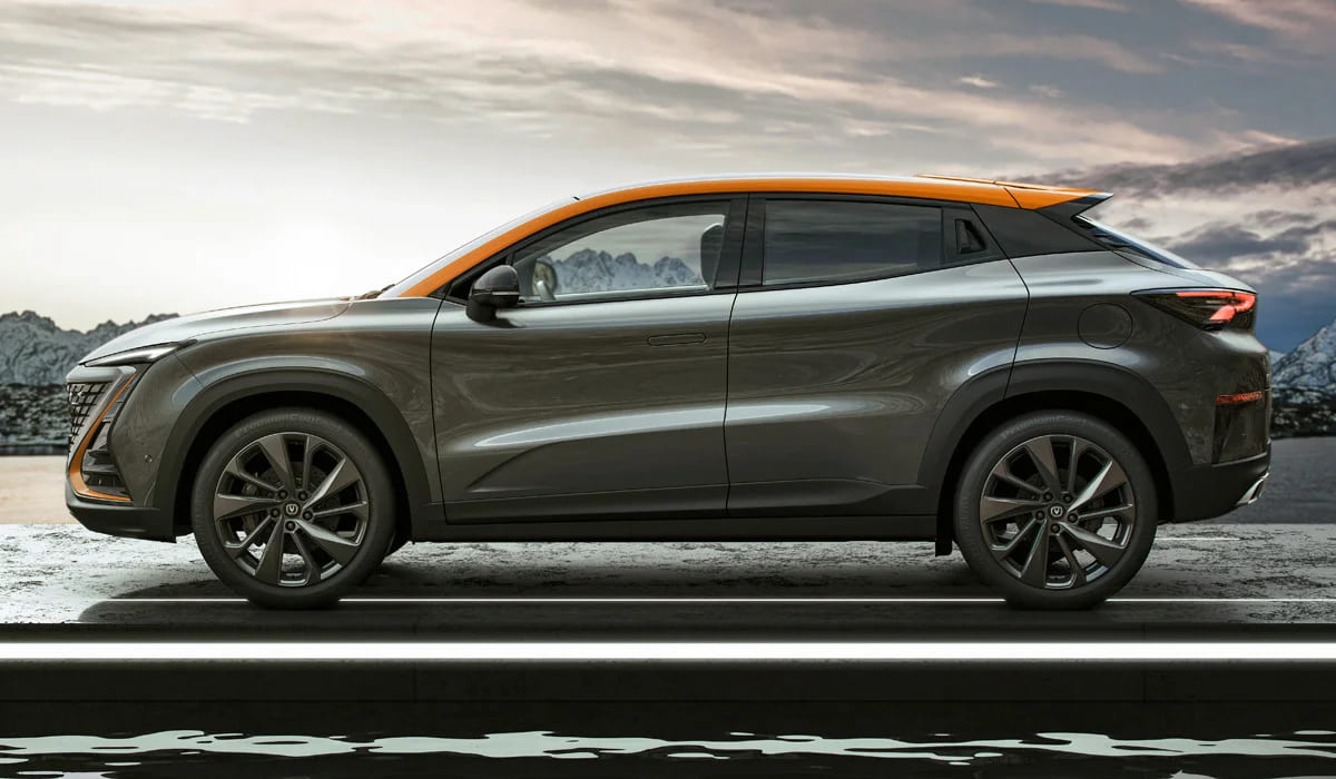 Автосалон: Changan UNI-T