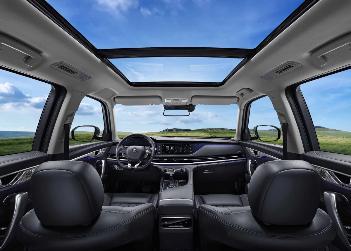 Автосалон: Changan CS95