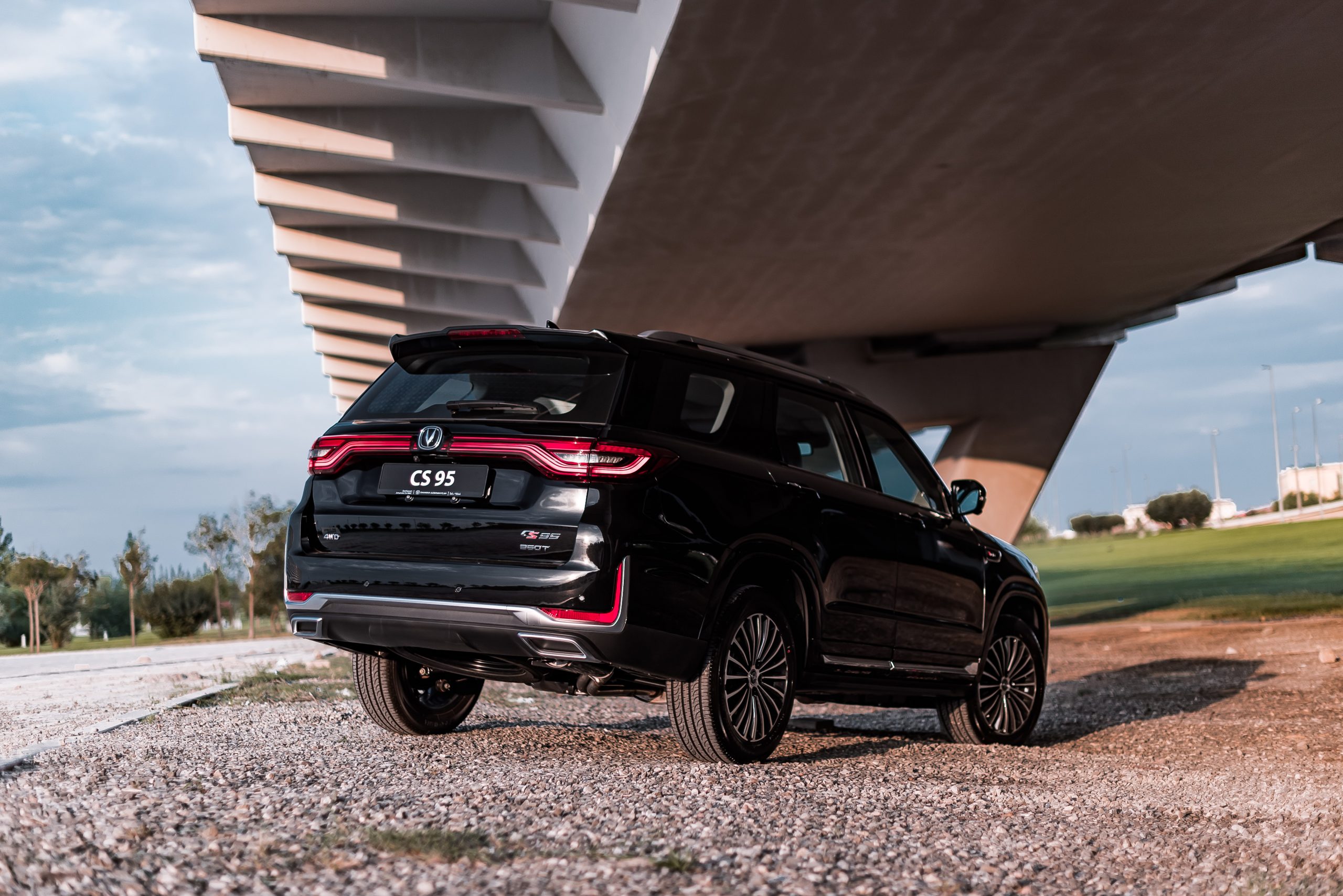 Автосалон: Changan CS95