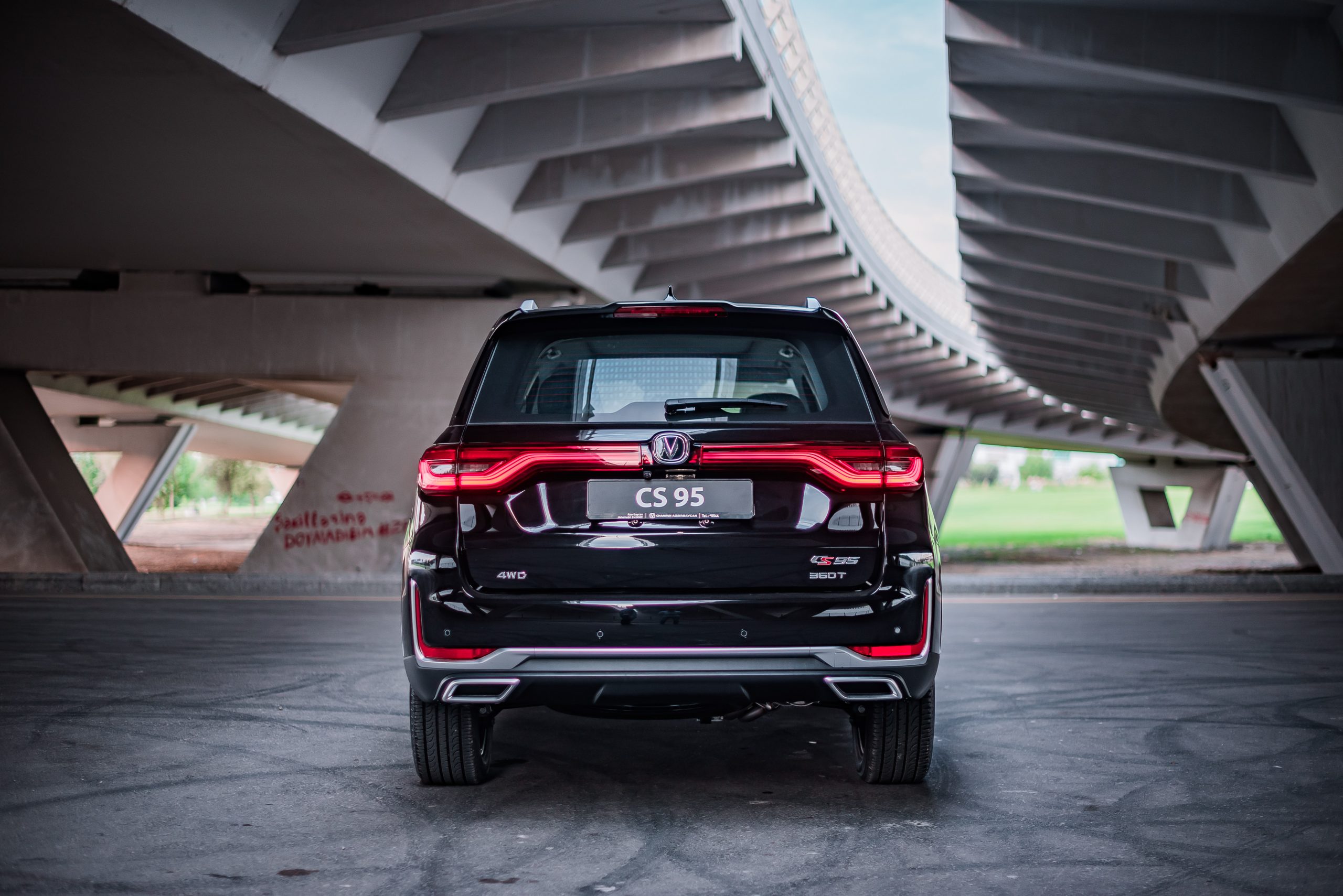 Автосалон: Changan CS95
