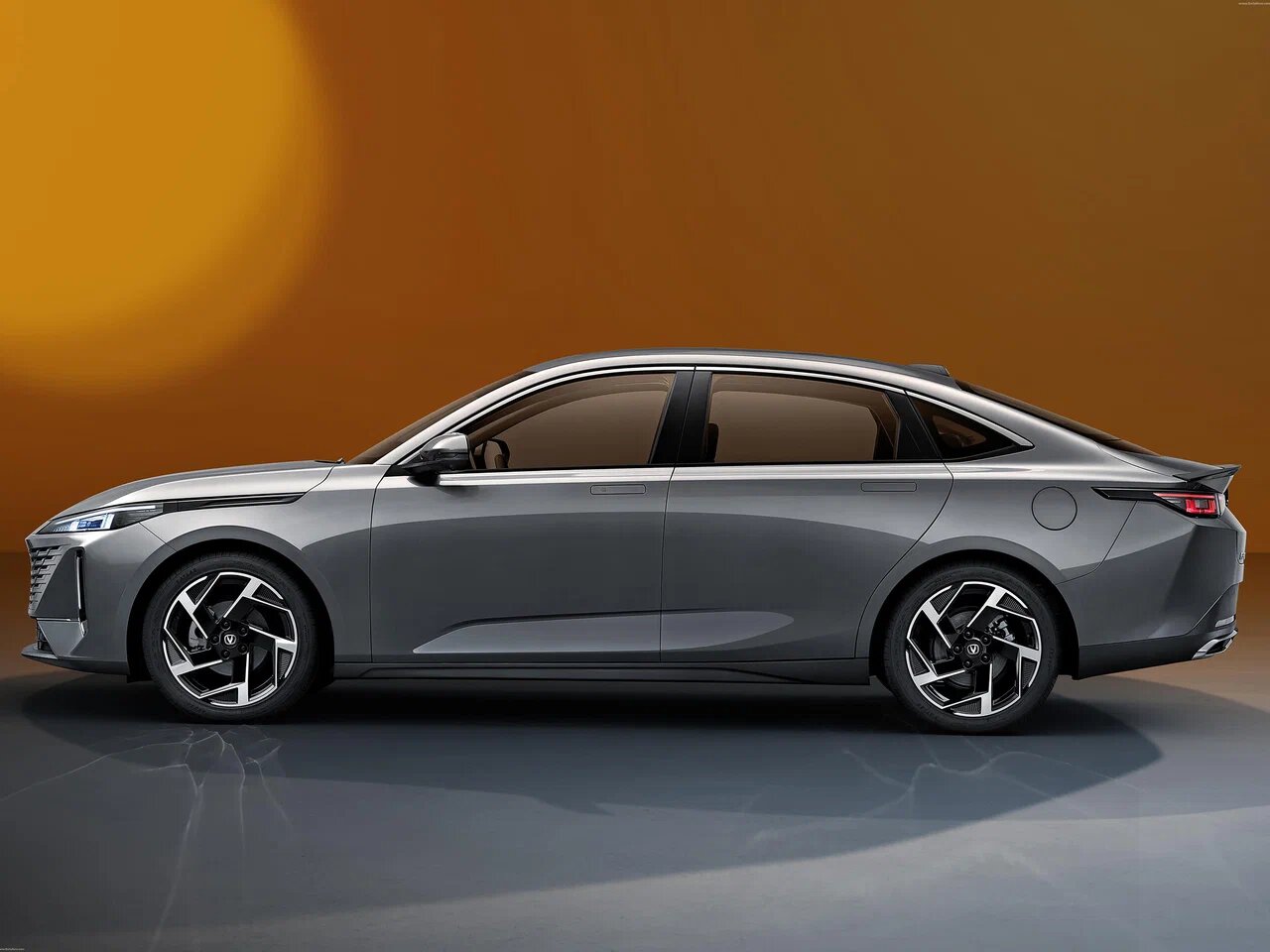 Автосалон: Changan Lamore