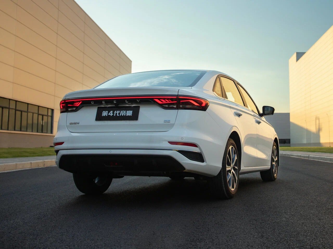 Автосалон: Geely Emgrand