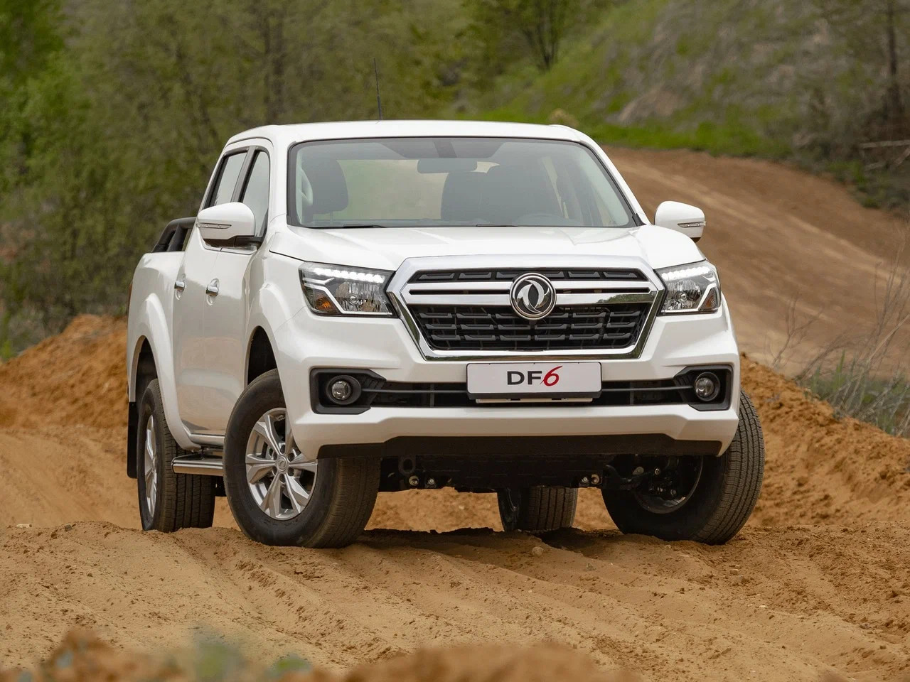 Автосалон: Dongfeng DF6