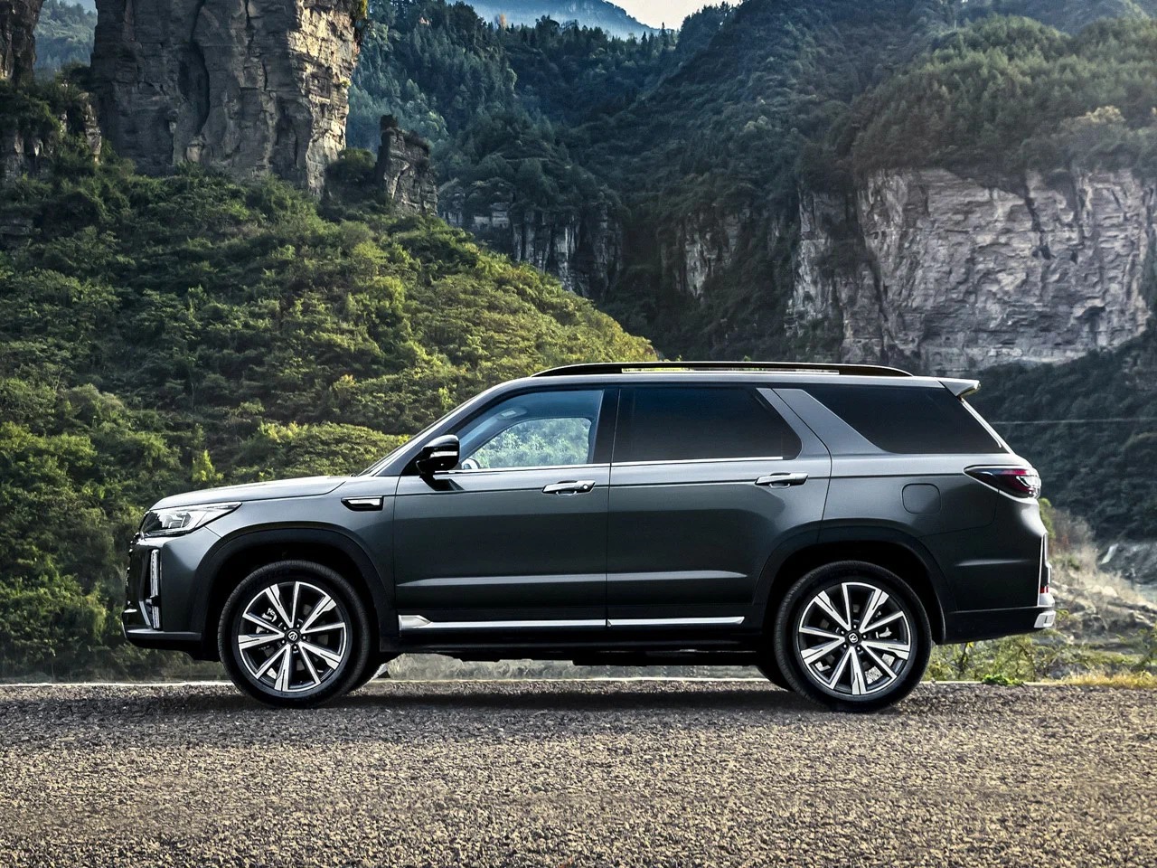 Автосалон: Changan CS95 NEW