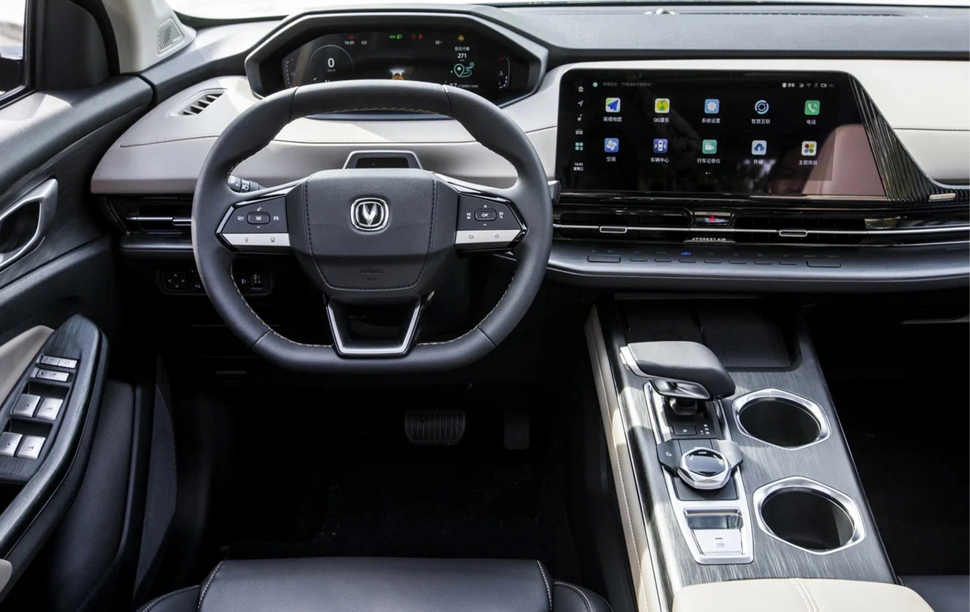 Автосалон: Changan UNI-S