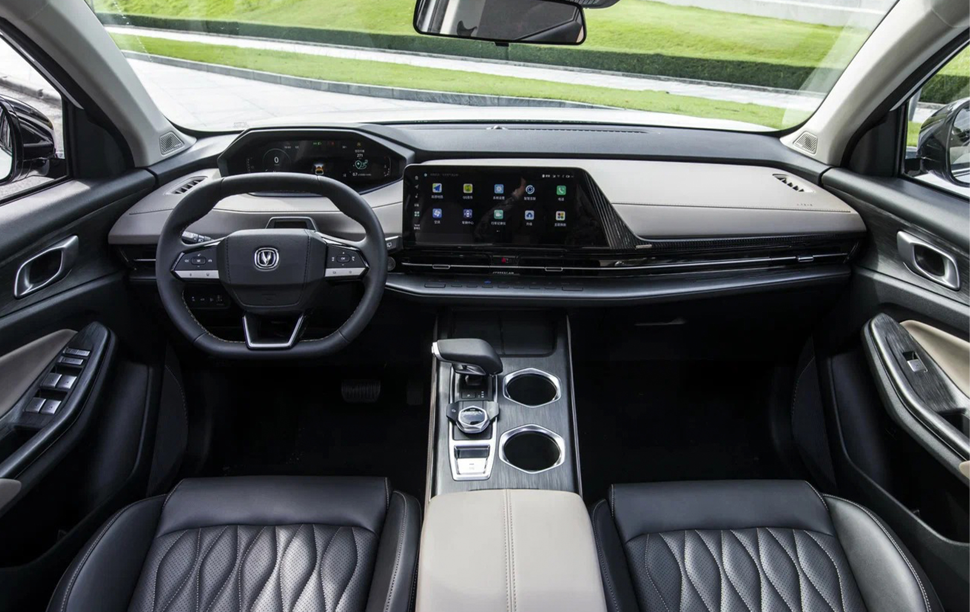 Автосалон: Changan UNI-S