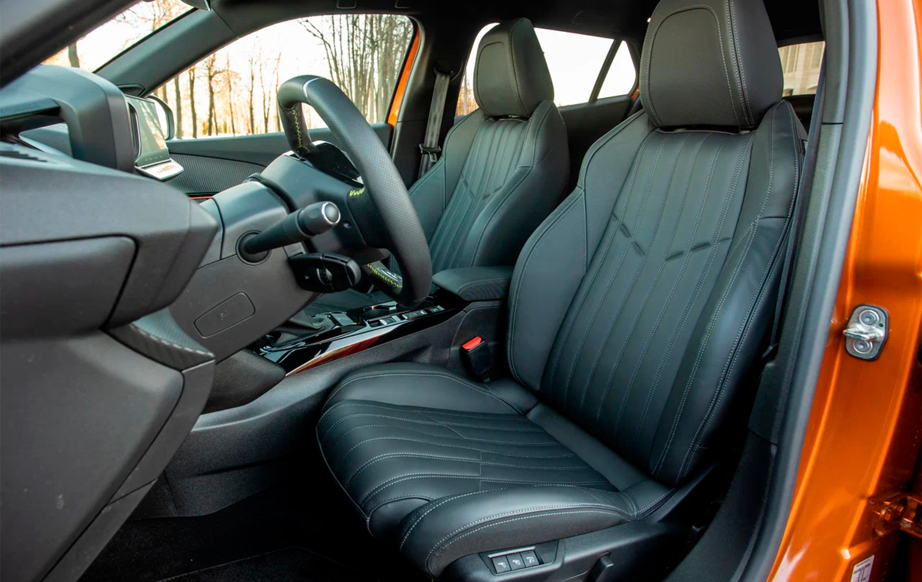Автосалон: Peugeot 2008