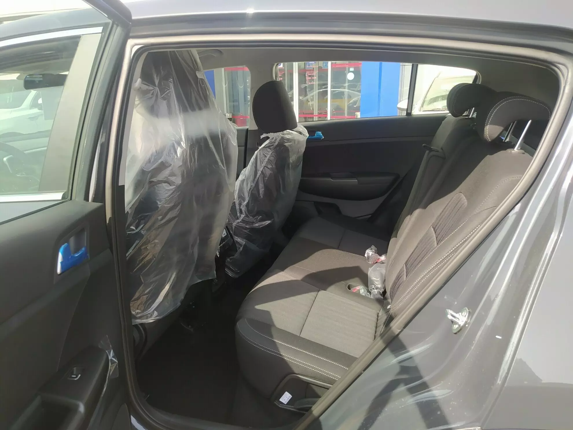 Автосалон: