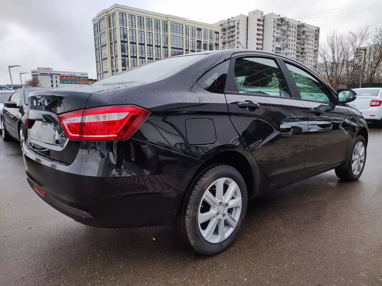 Автосалон: Lada Vesta