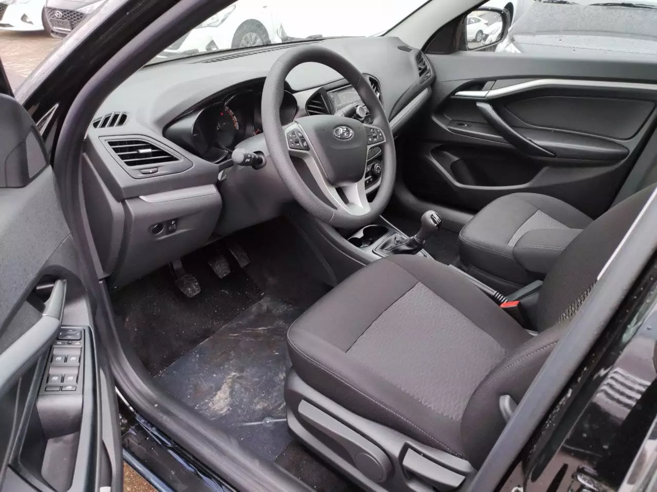 Автосалон: Lada Vesta
