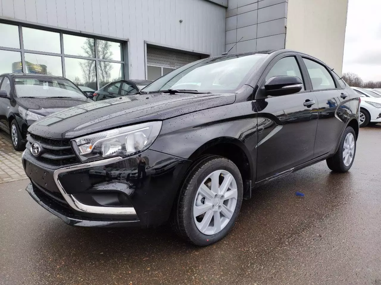 Автосалон: Lada Vesta
