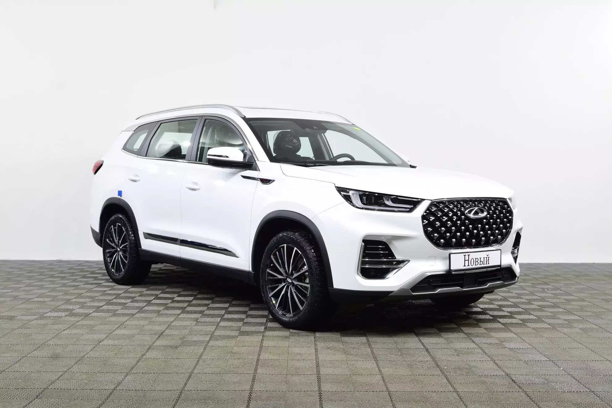 Автосалон: Chery Tiggo 8 Pro