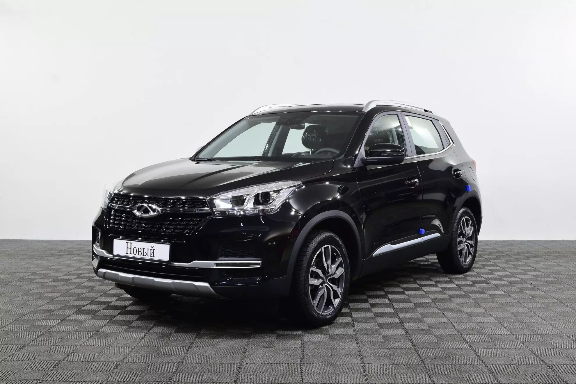 Автосалон: Chery Tiggo 4