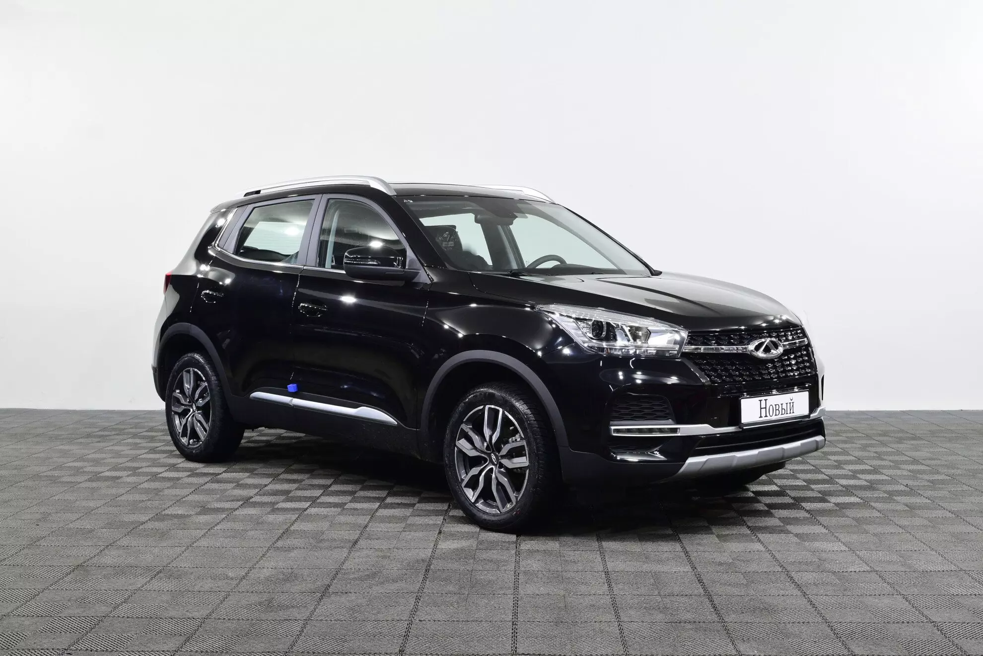 Автосалон: Chery Tiggo 4