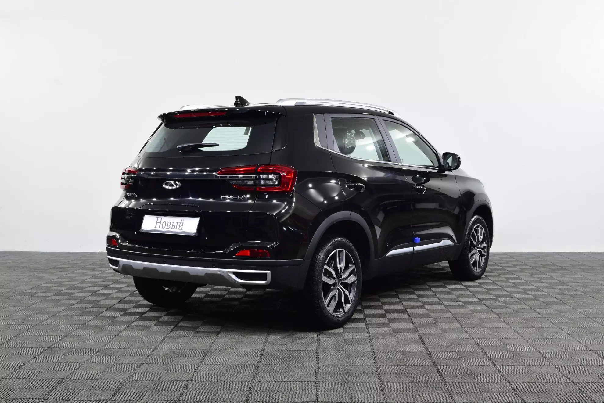 Автосалон: Chery Tiggo 4