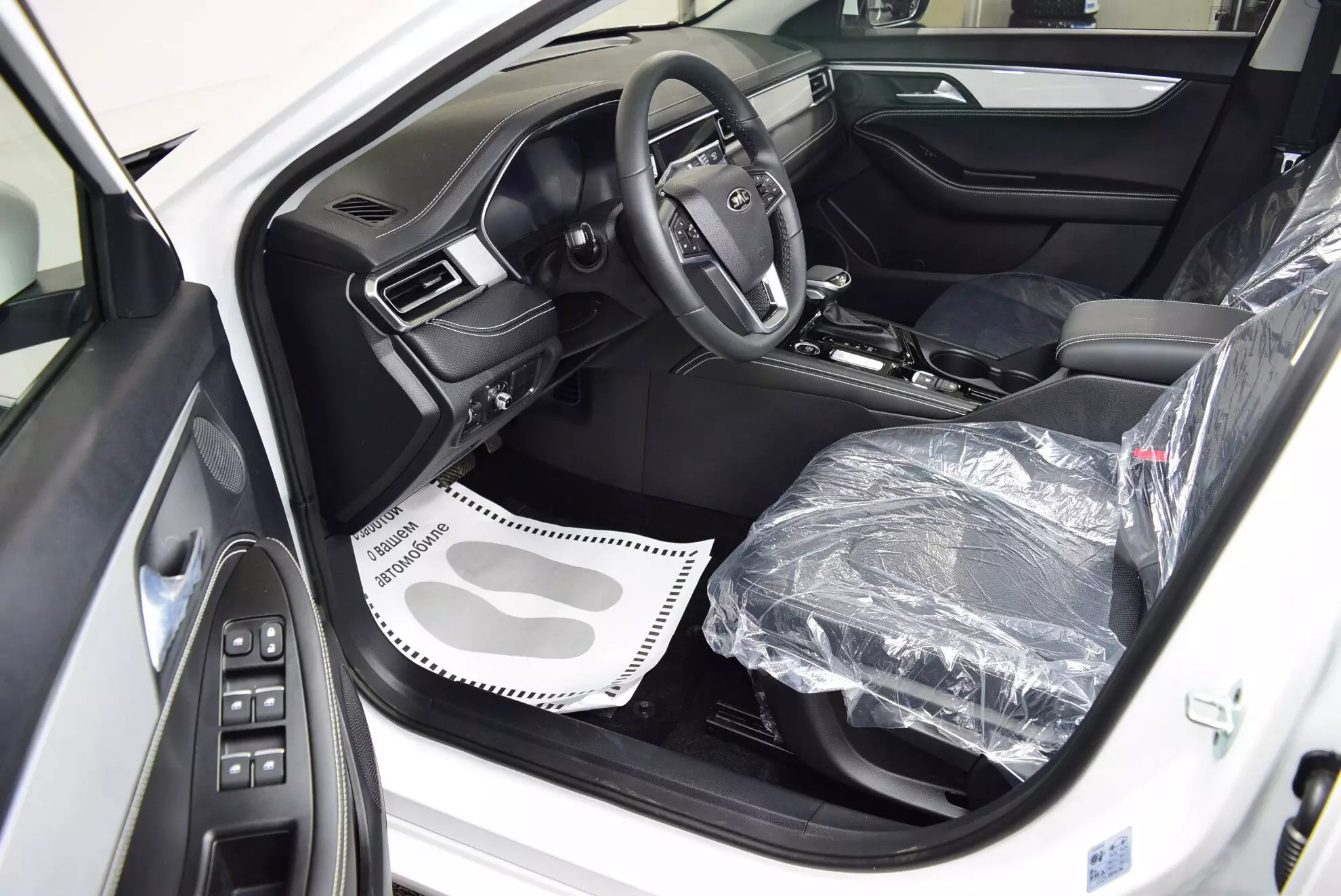 Автосалон: Jac J7