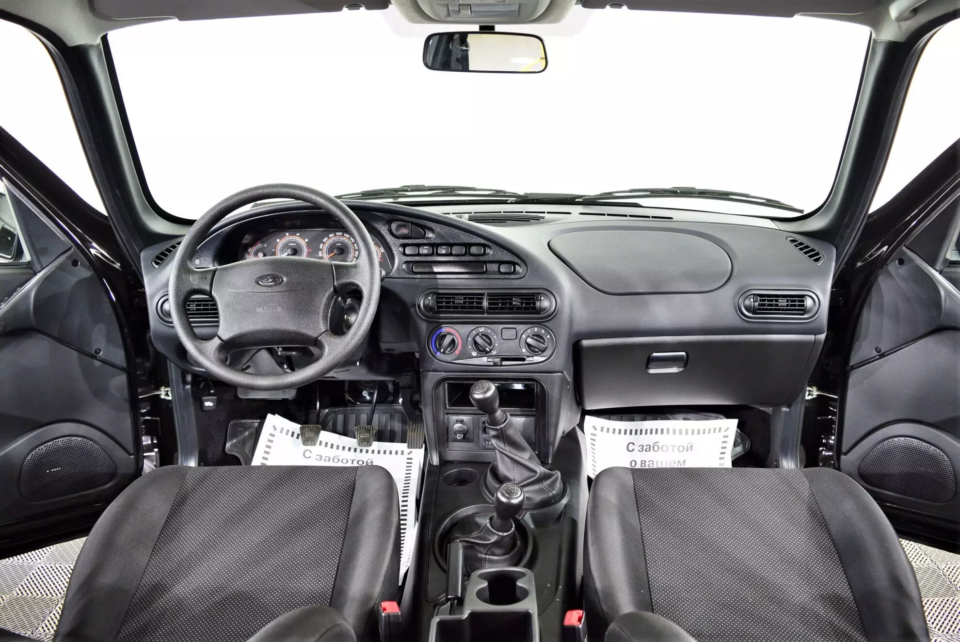 Автосалон: Lada Niva Travel