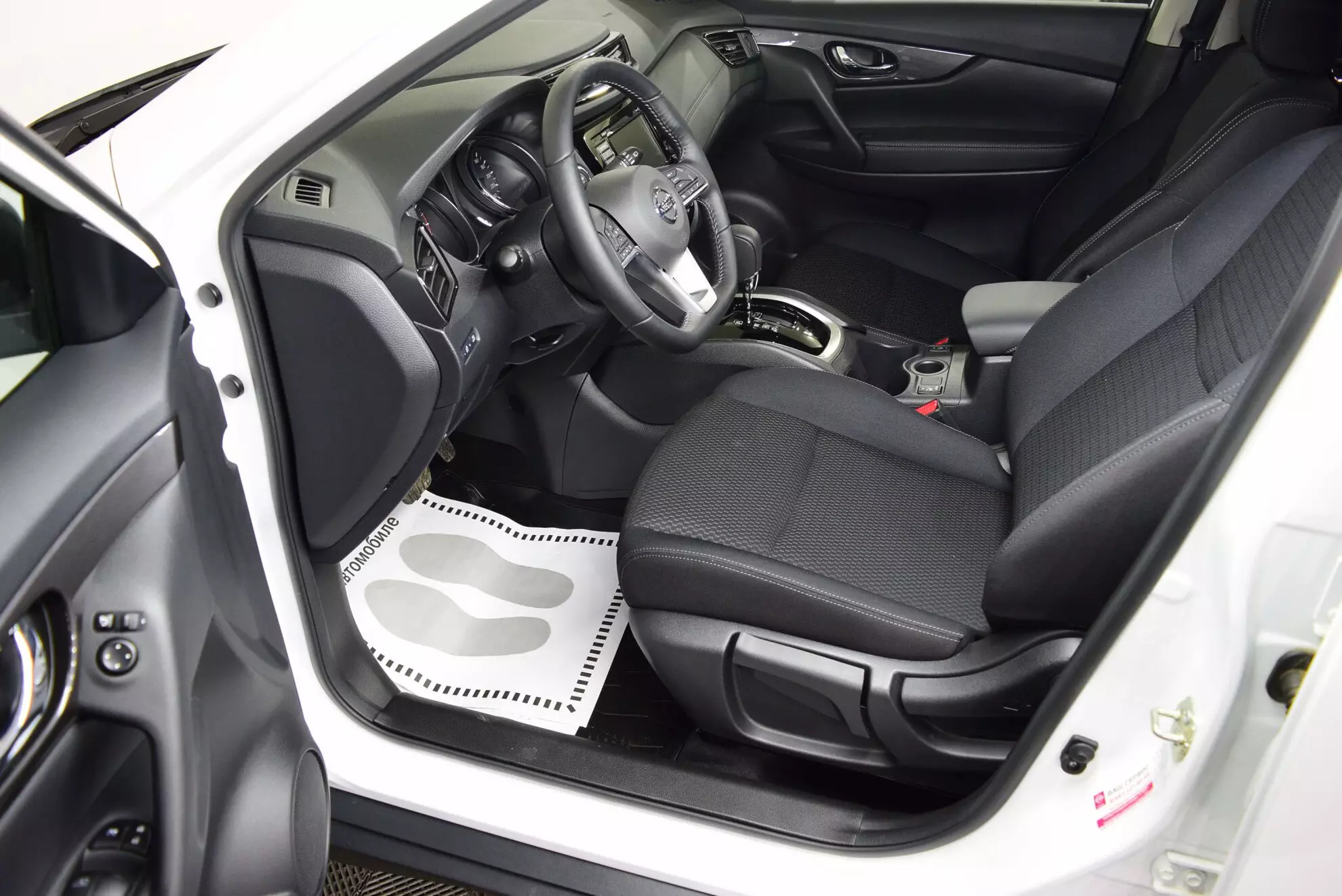Автосалон: Nissan X-Trail