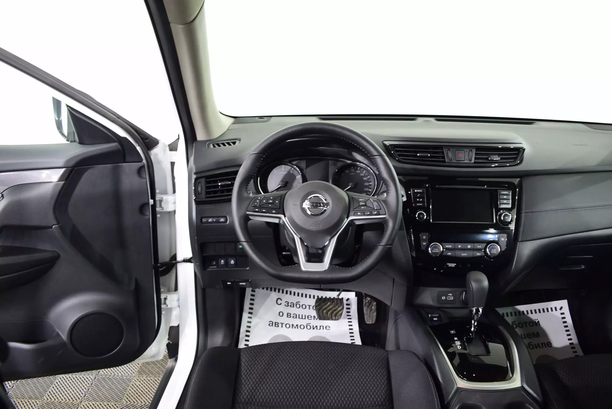 Автосалон: Nissan X-Trail
