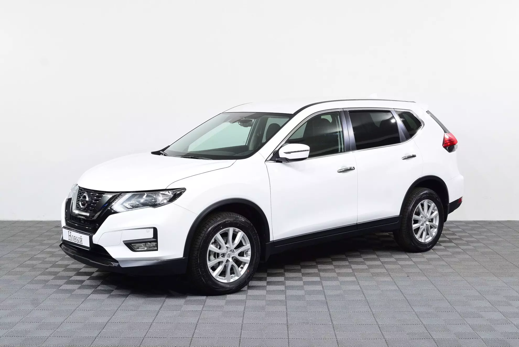 Автосалон: Nissan X-Trail