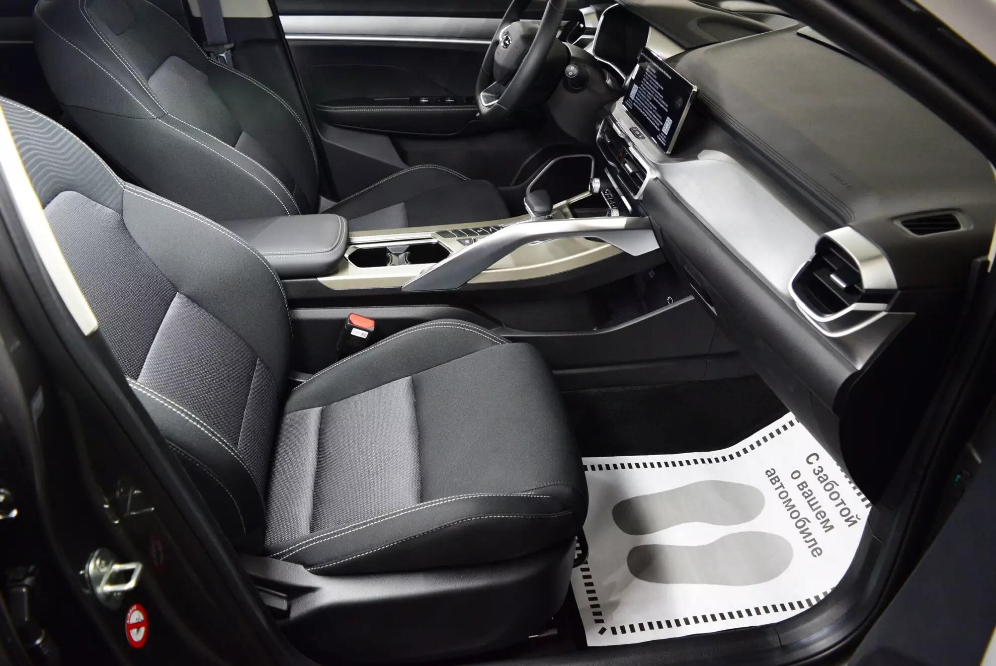 Автосалон: Geely Coolray