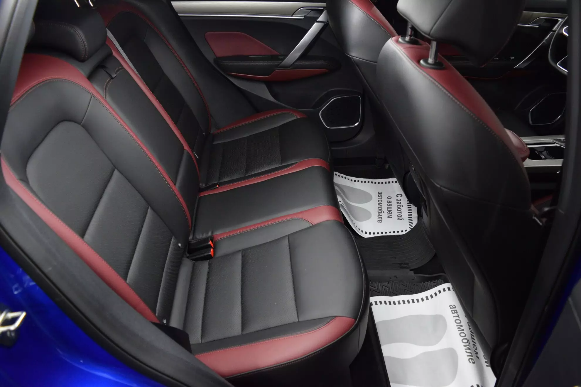Автосалон: Geely Coolray