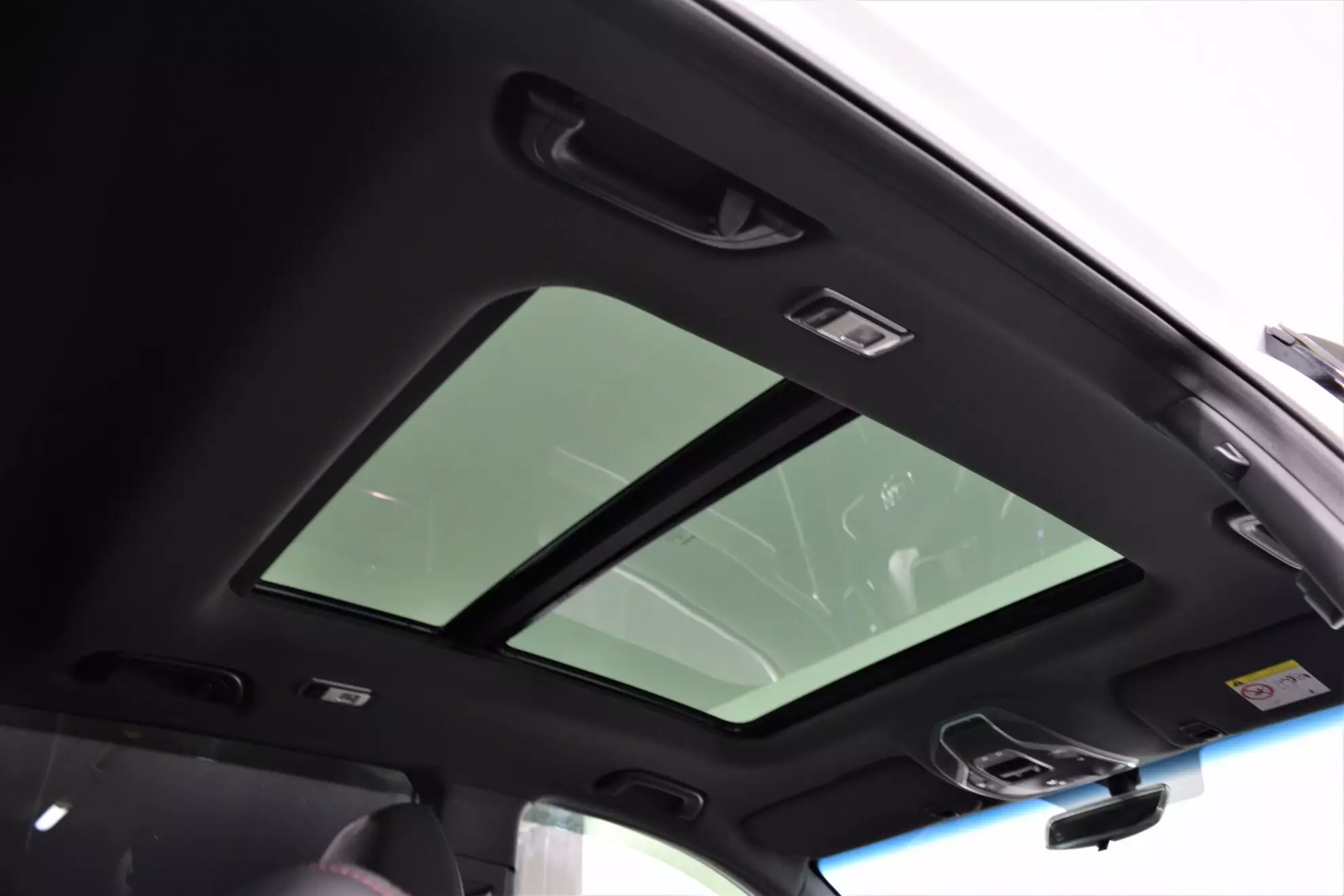 Автосалон: Geely Coolray