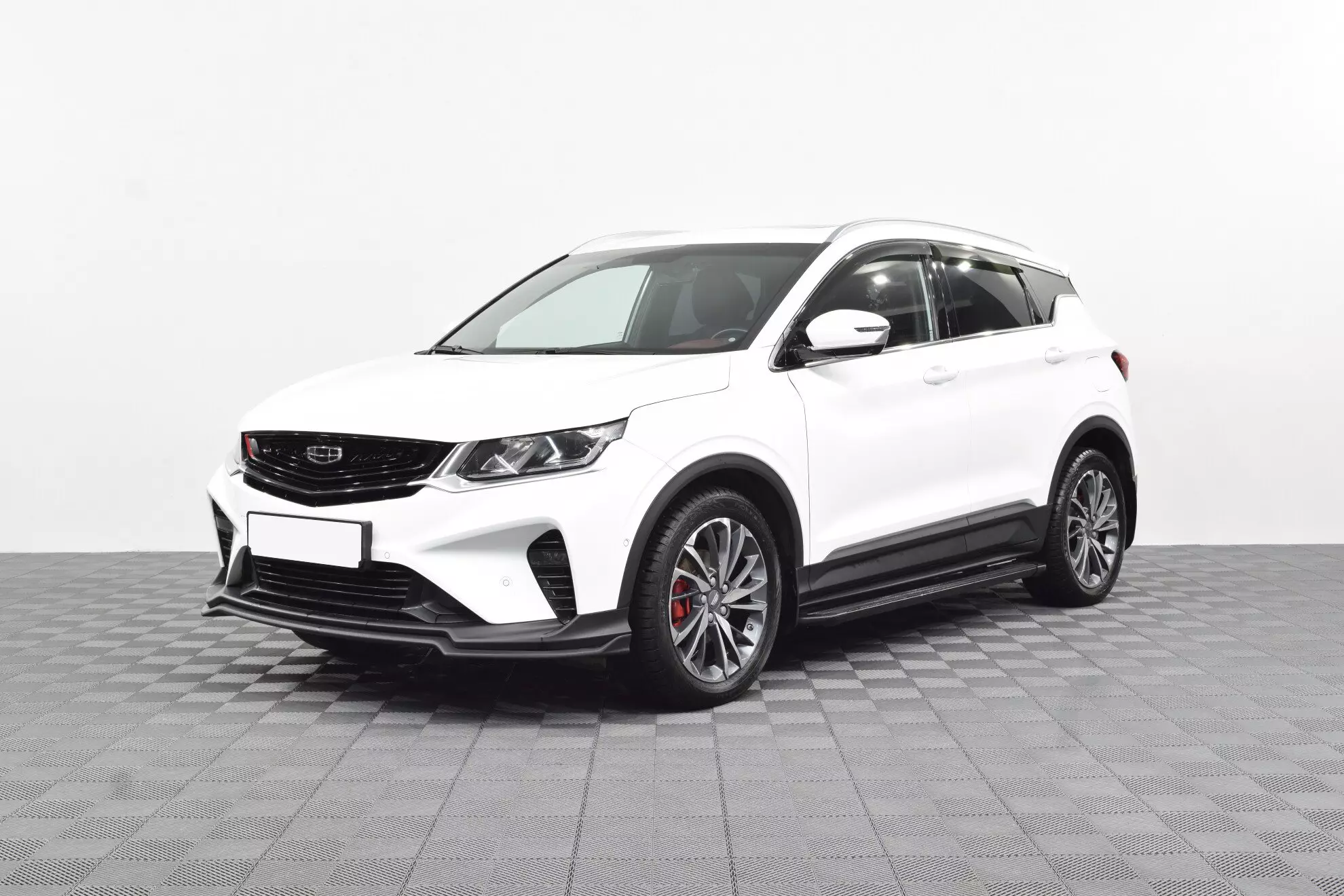 Автосалон: Geely Coolray