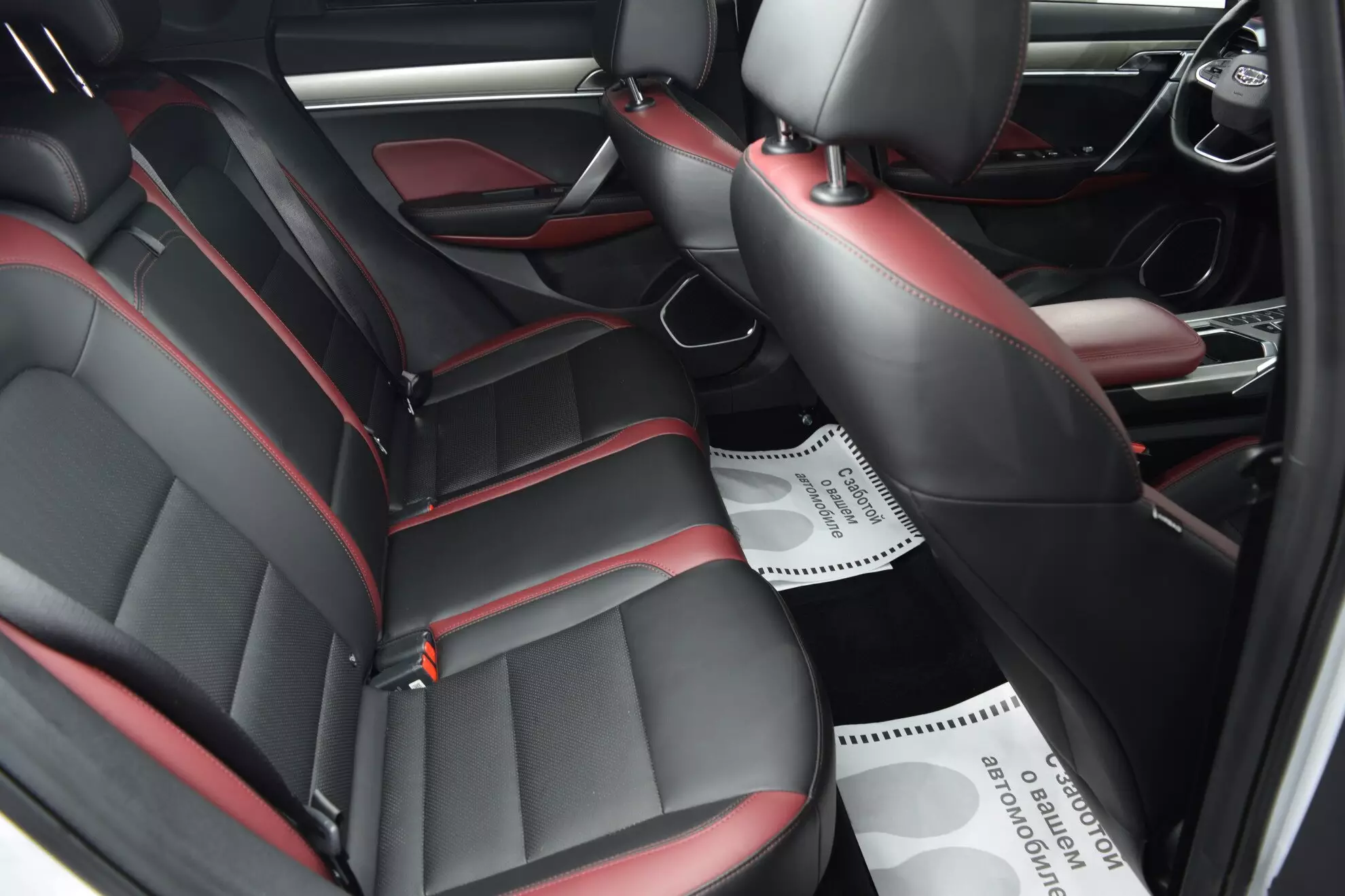 Автосалон: Geely Coolray