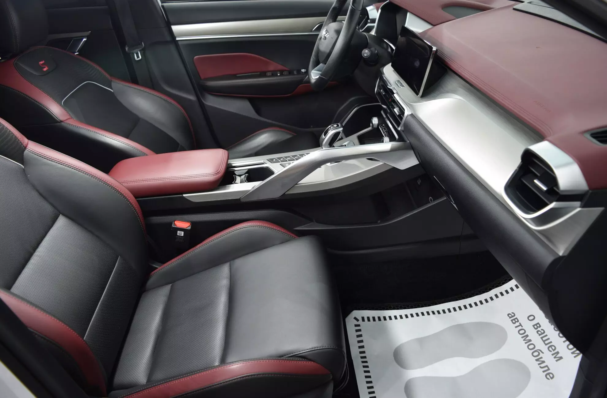Автосалон: Geely Coolray