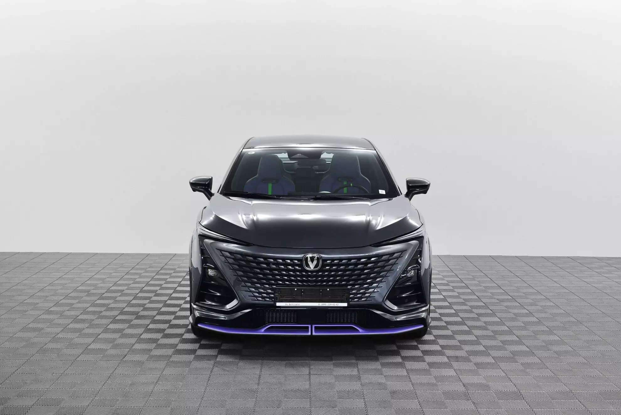 Автосалон: Changan UNI-T