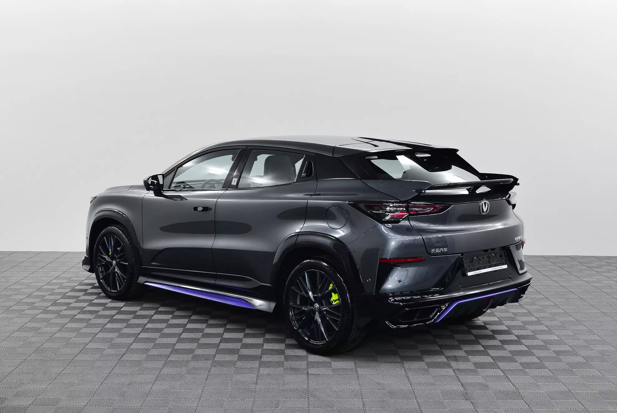 Автосалон: Changan UNI-T