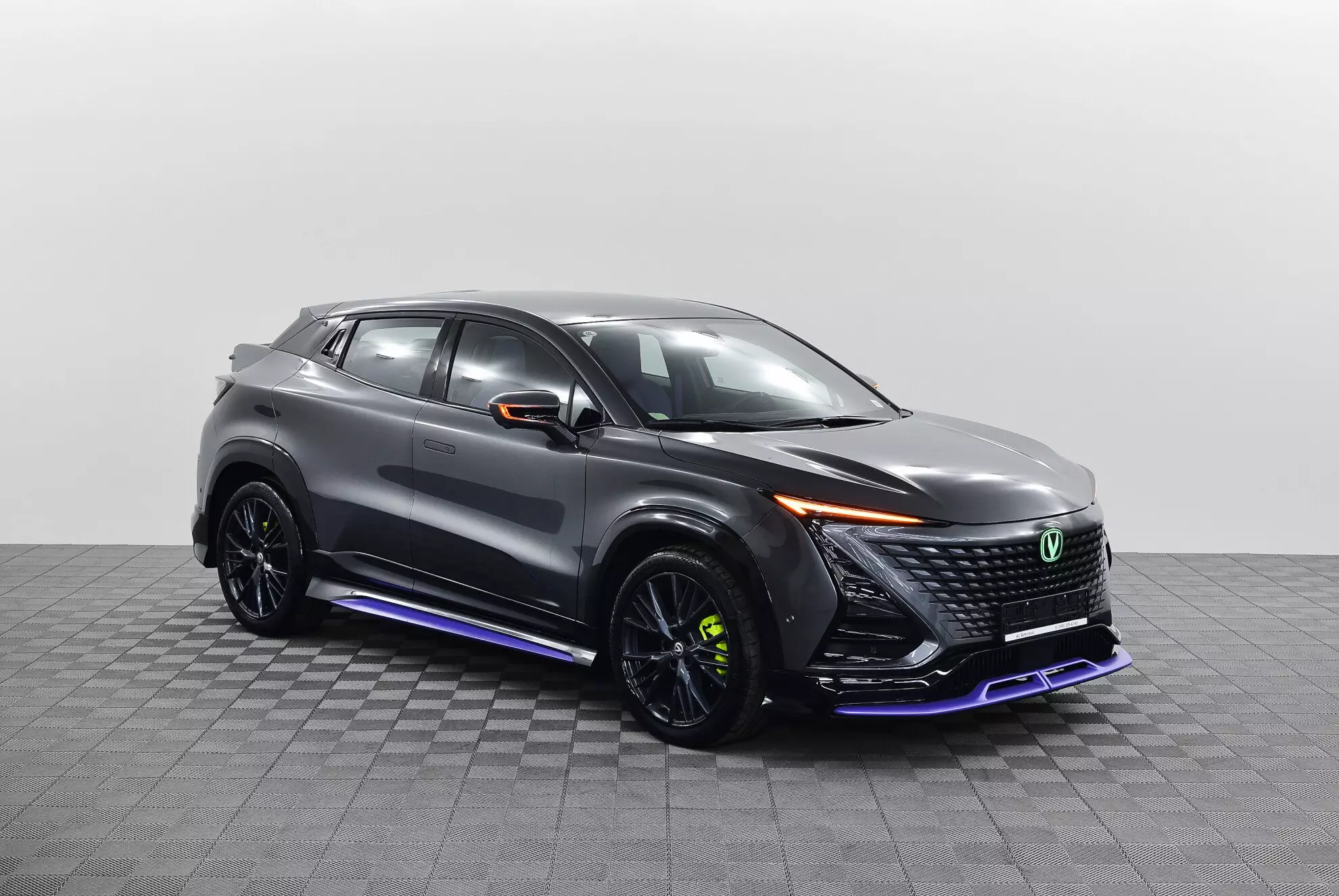 Автосалон: Changan UNI-T