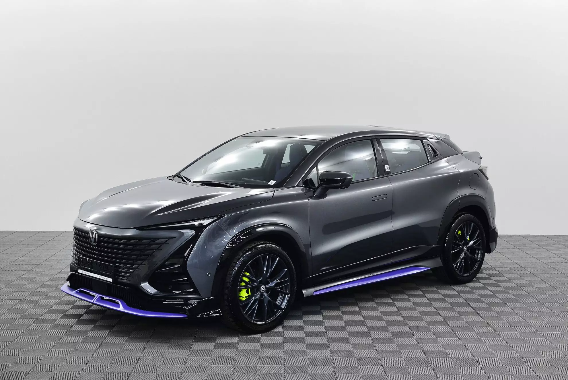 Автосалон: Changan UNI-T