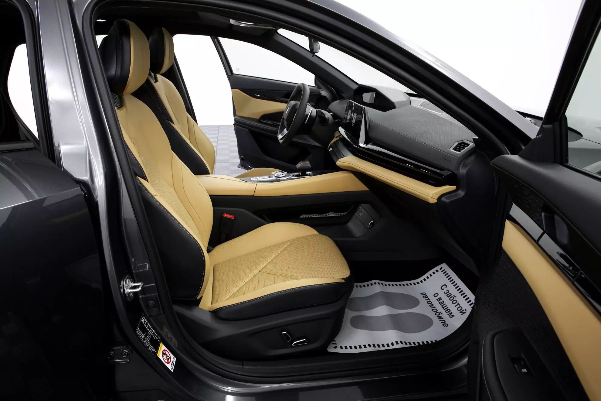 Автосалон: Changan UNI-V