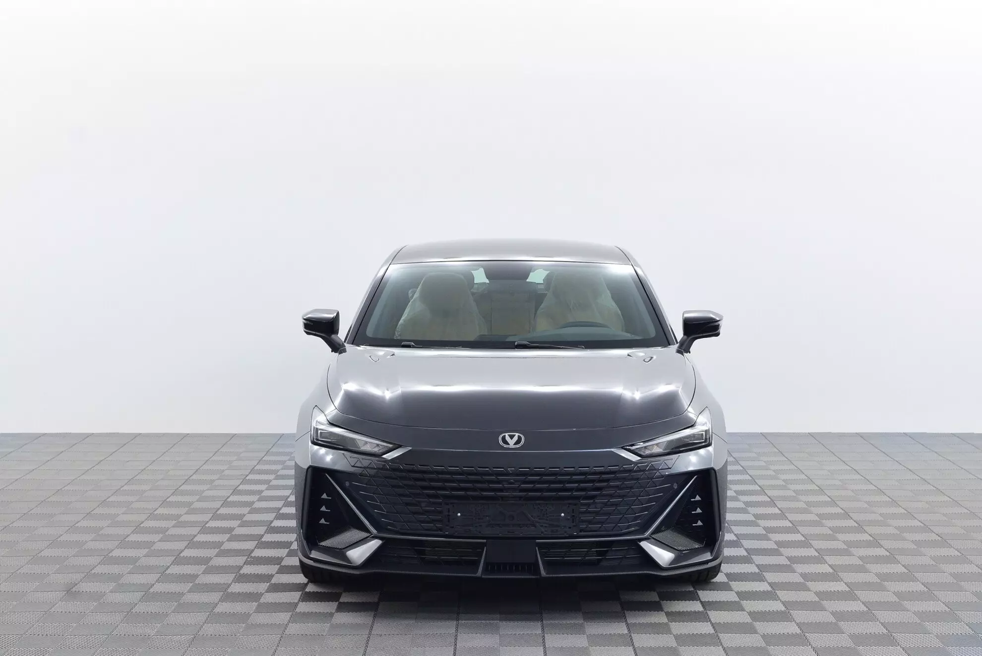 Автосалон: Changan UNI-V