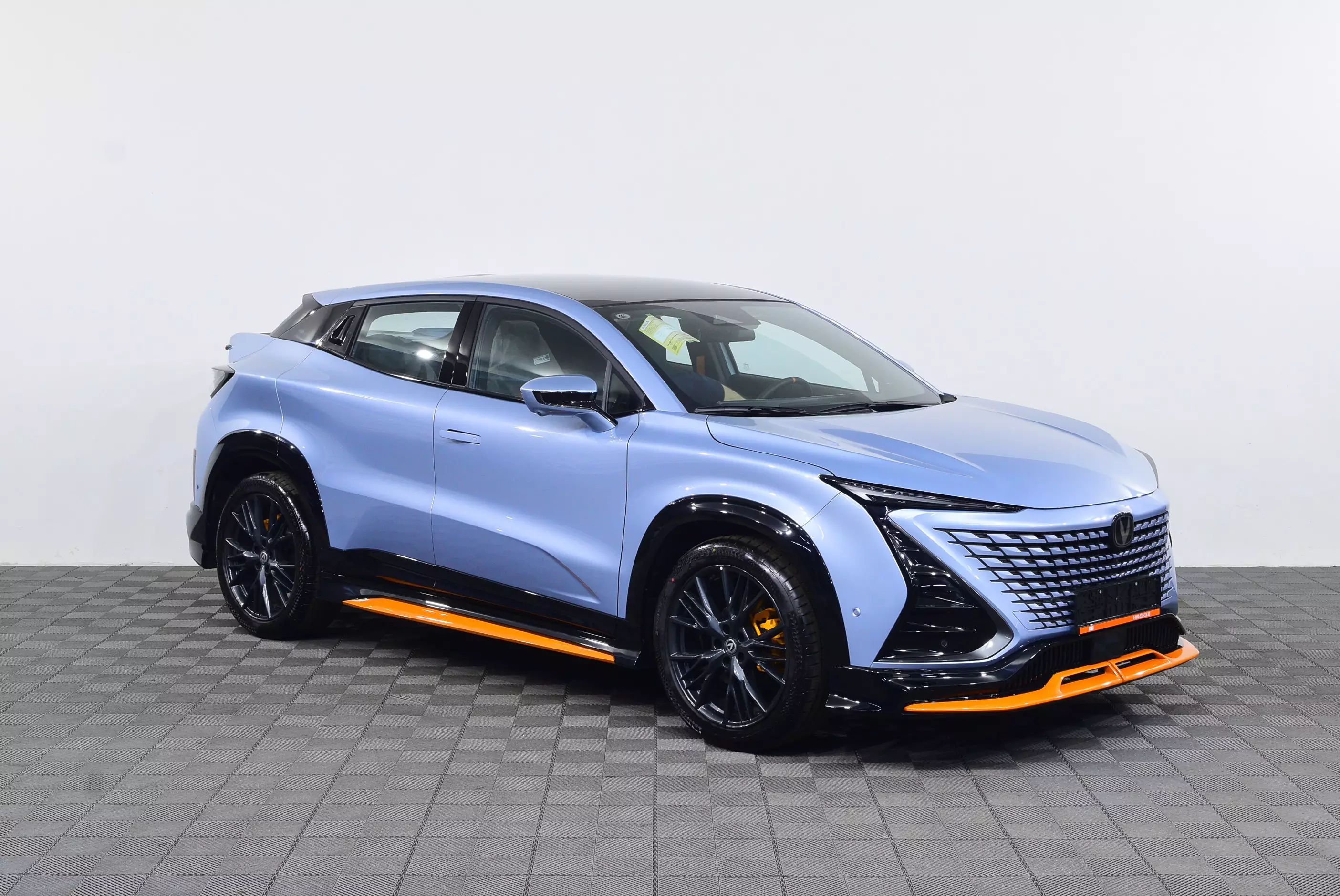 Автосалон: Changan UNI-T