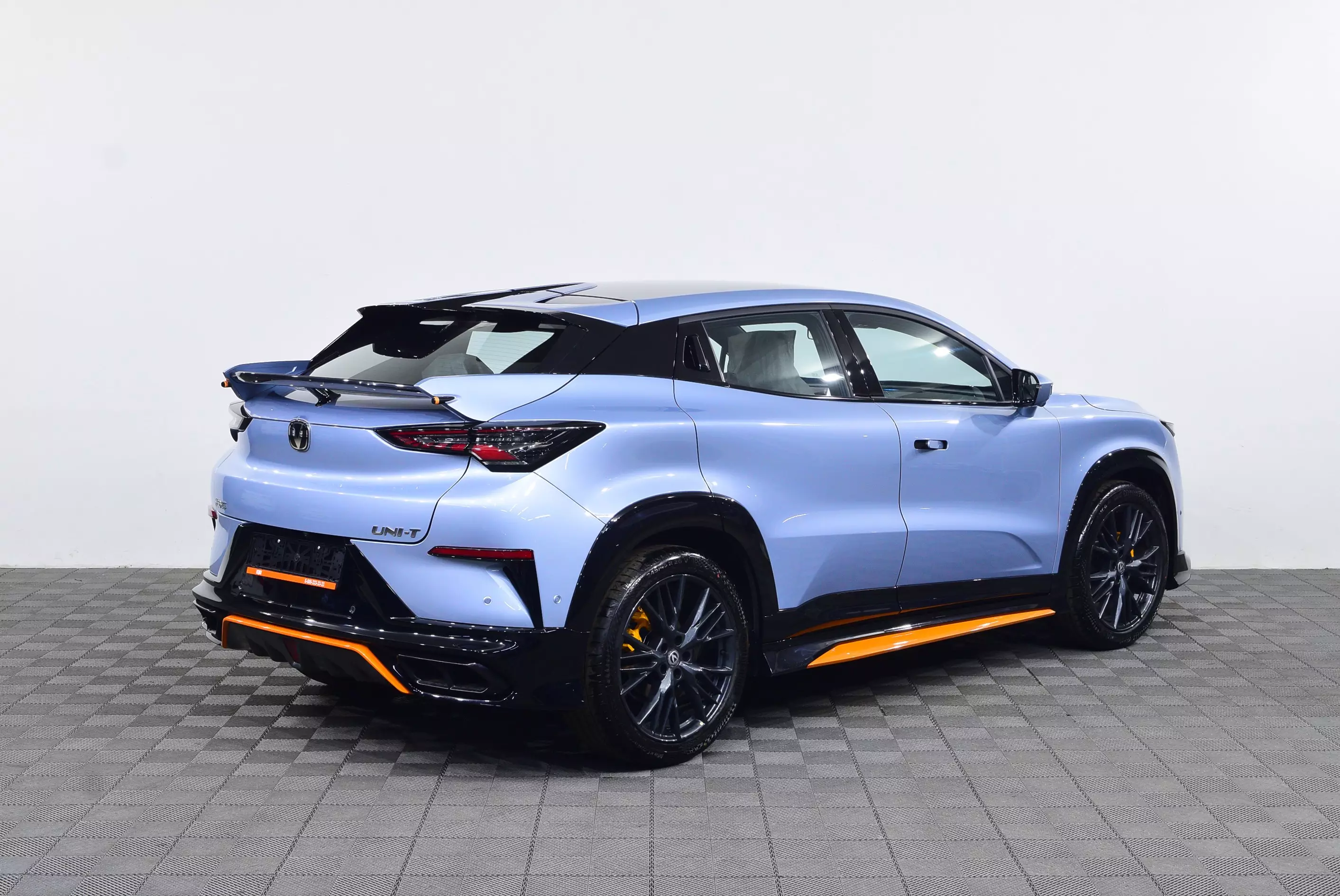 Автосалон: Changan UNI-T