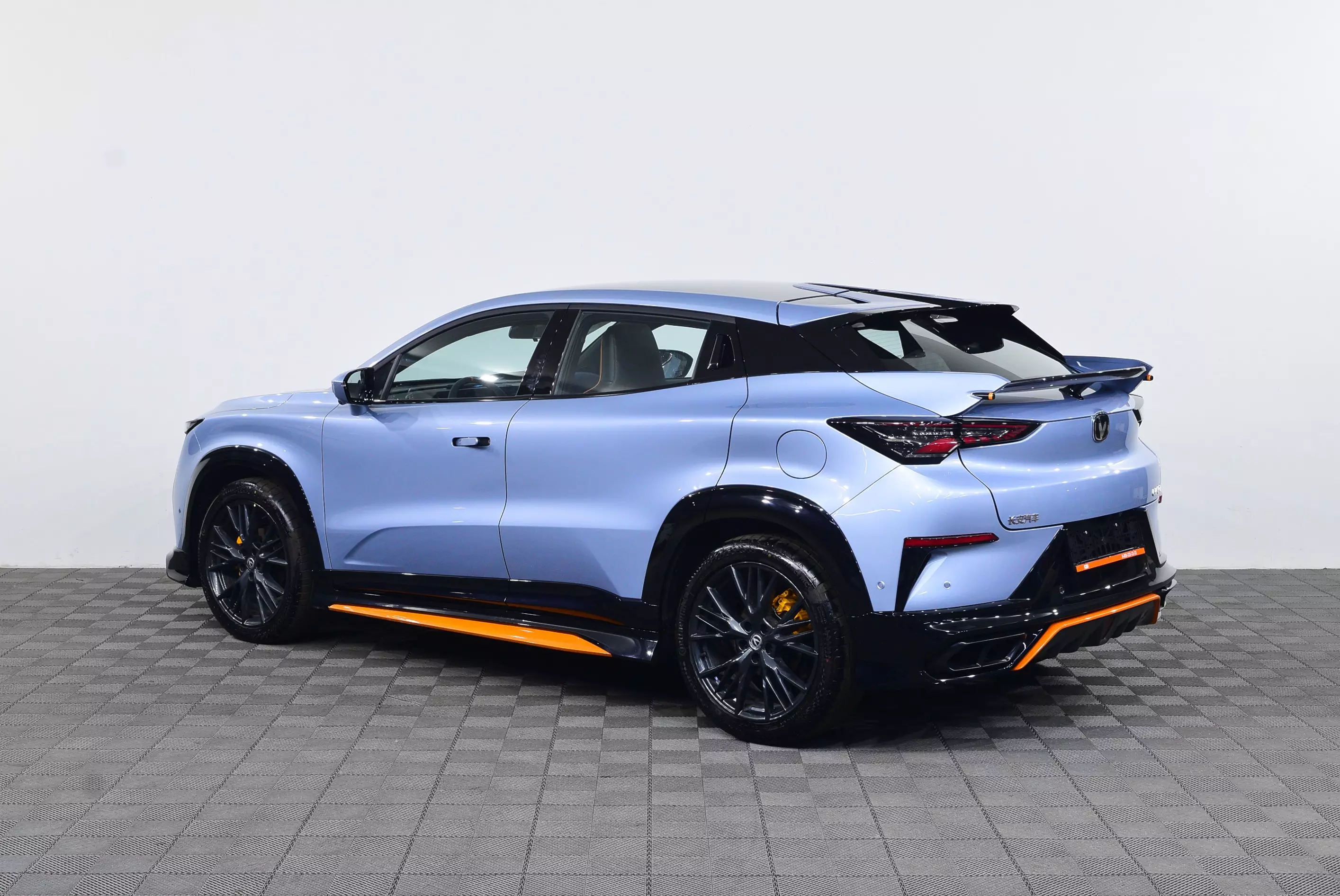 Автосалон: Changan UNI-T