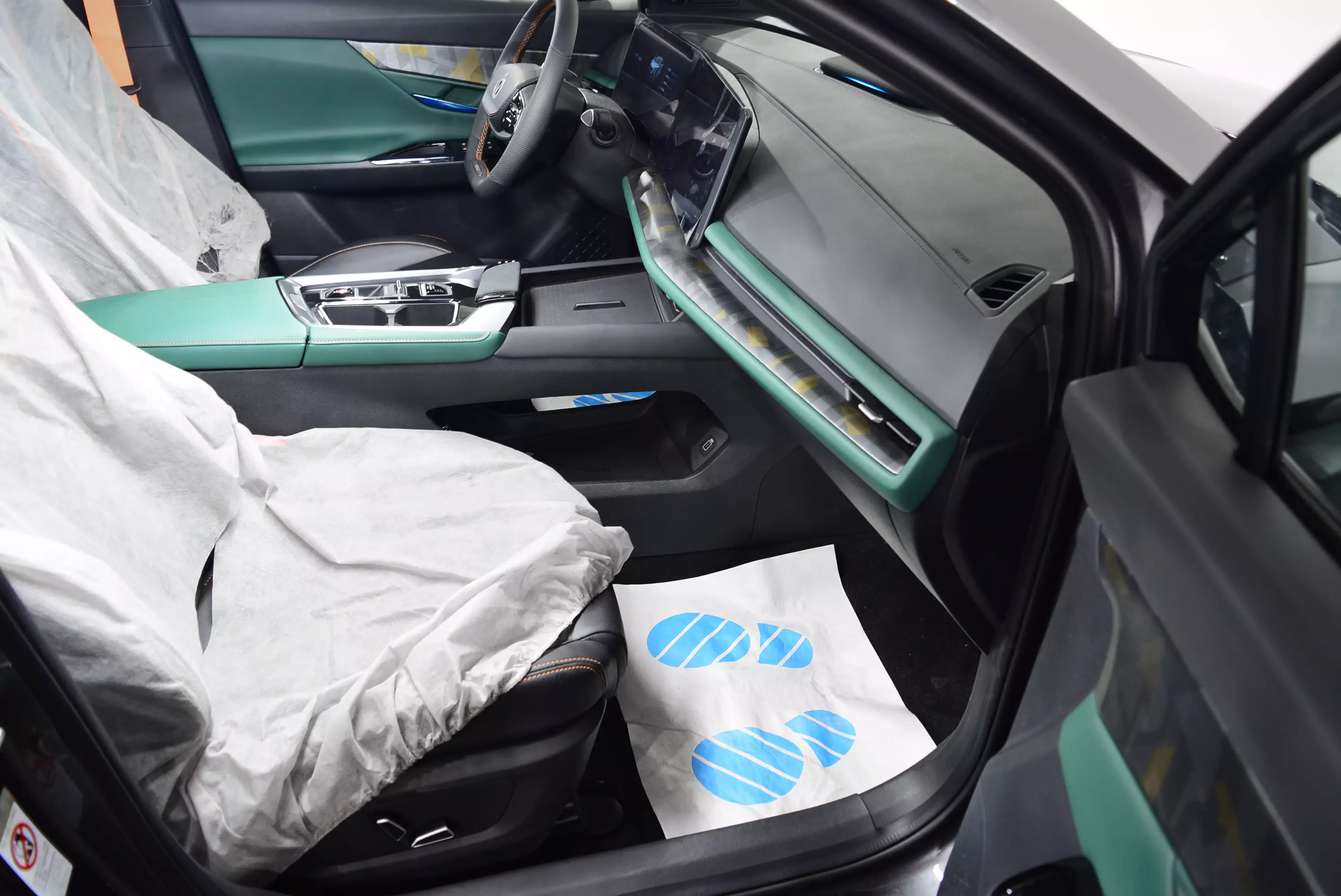 Автосалон: Changan UNI-T