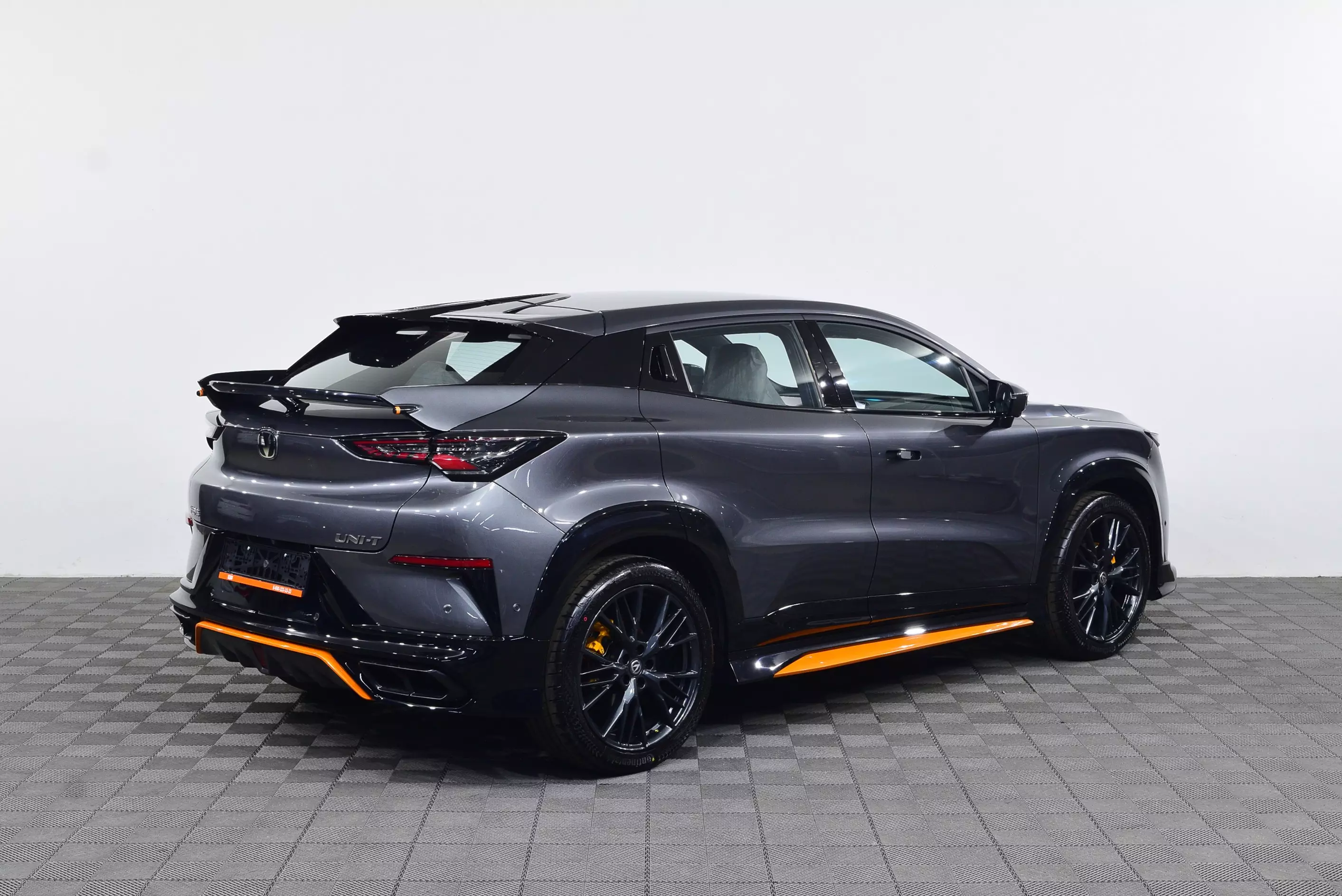 Автосалон: Changan UNI-T