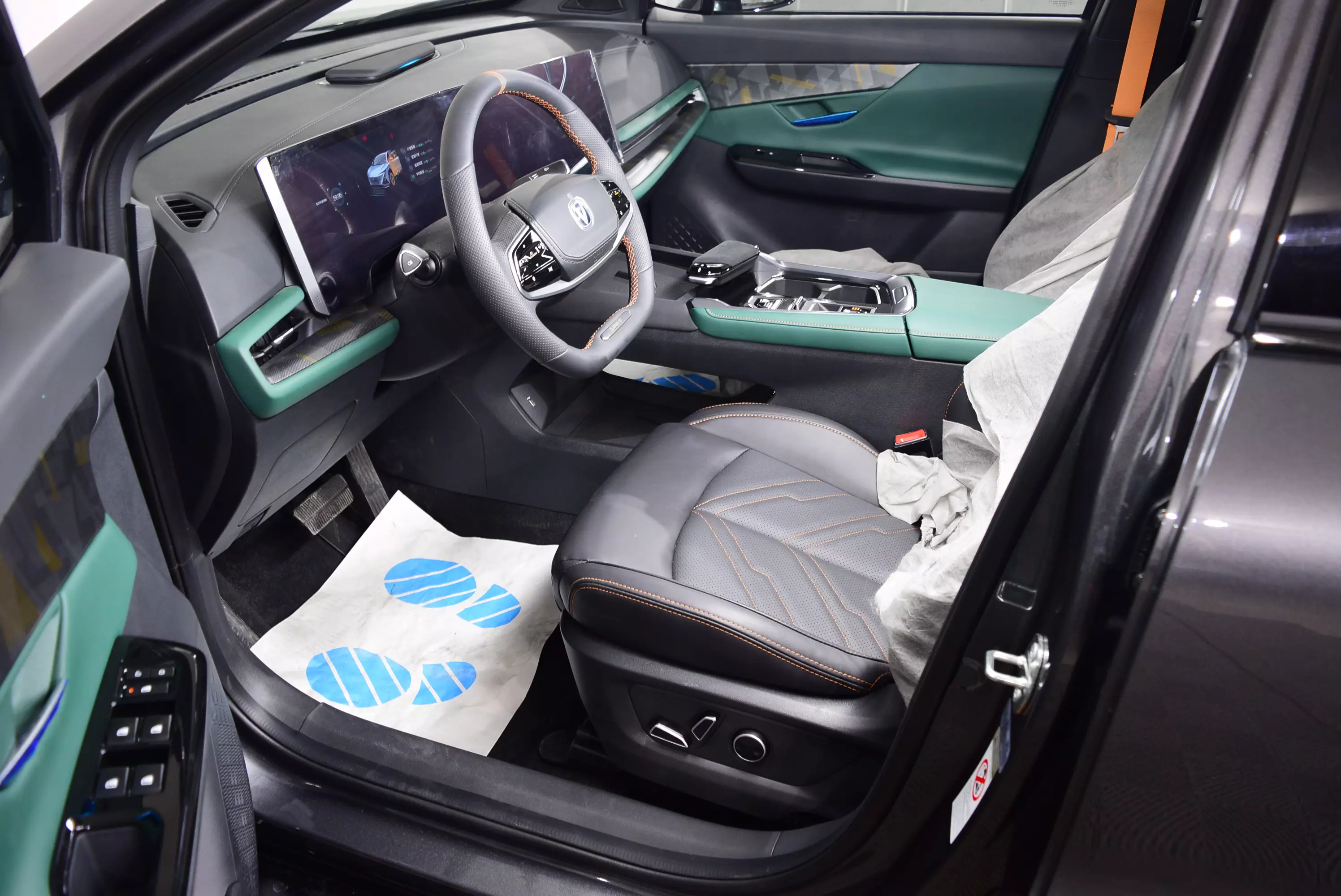 Автосалон: Changan UNI-T