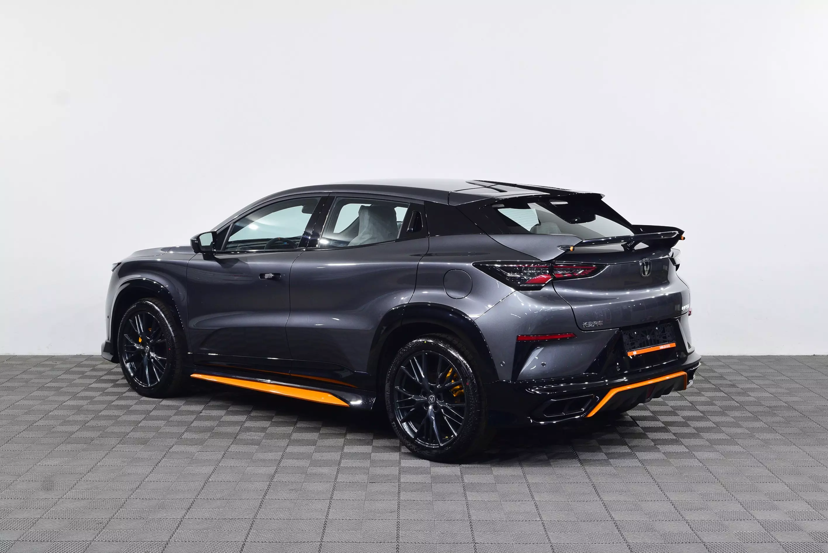 Автосалон: Changan UNI-T