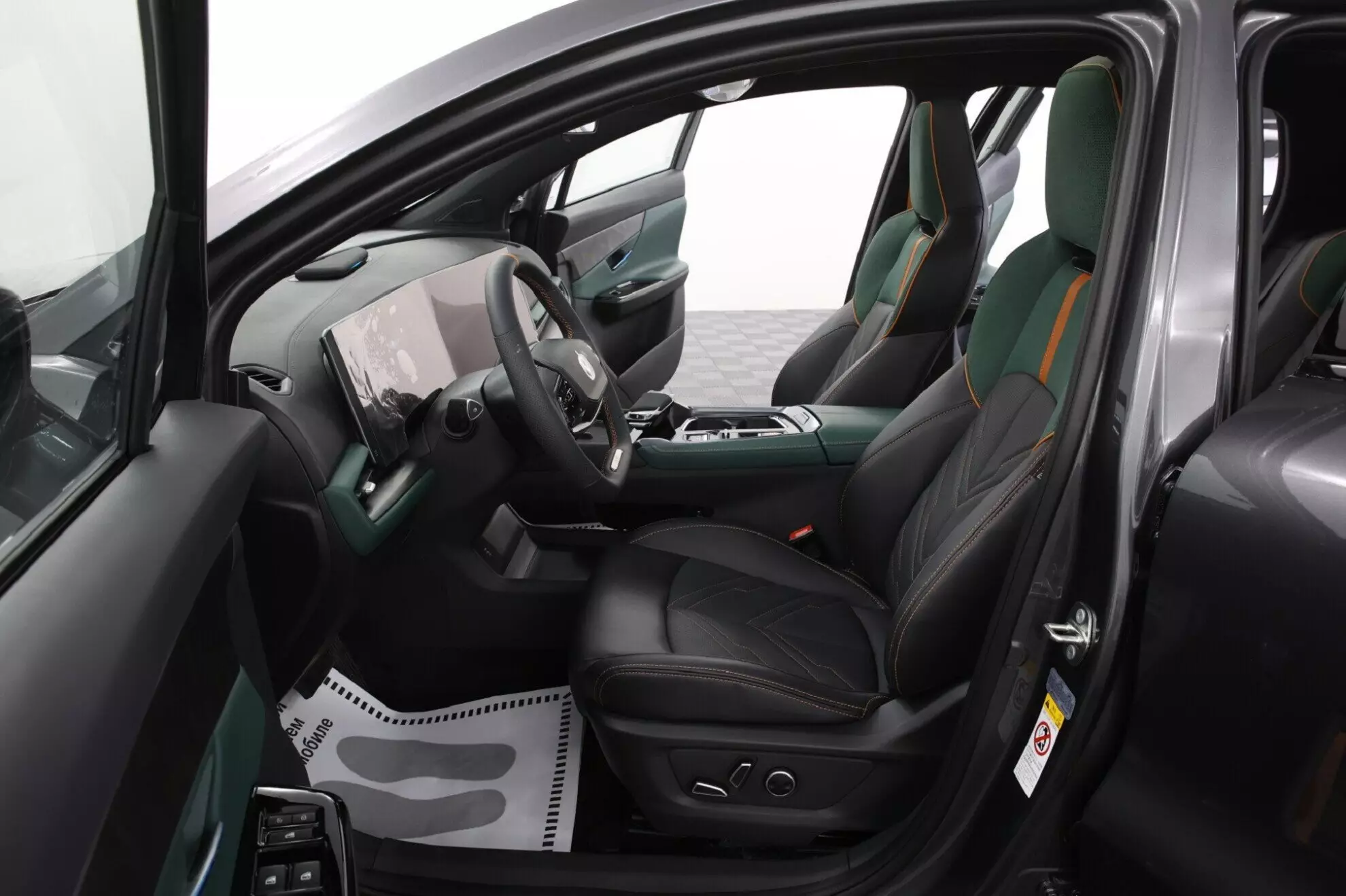 Автосалон: Changan UNI-T