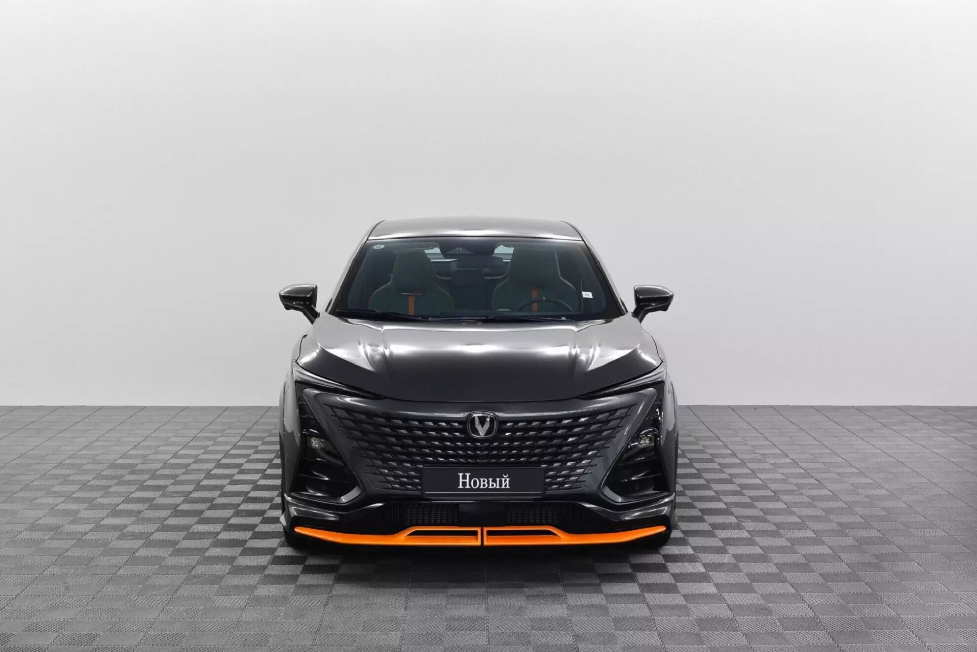 Автосалон: Changan UNI-T