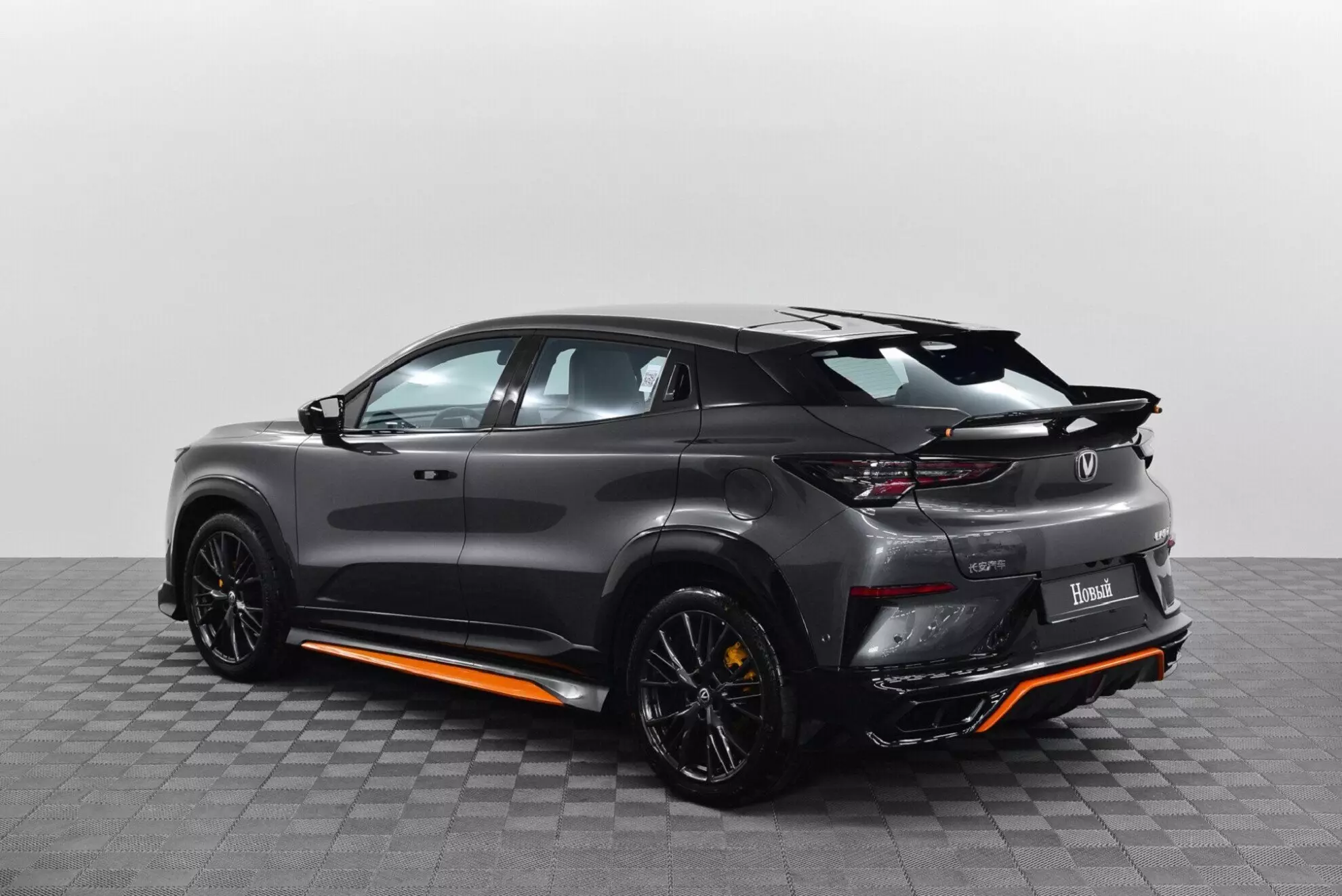 Автосалон: Changan UNI-T