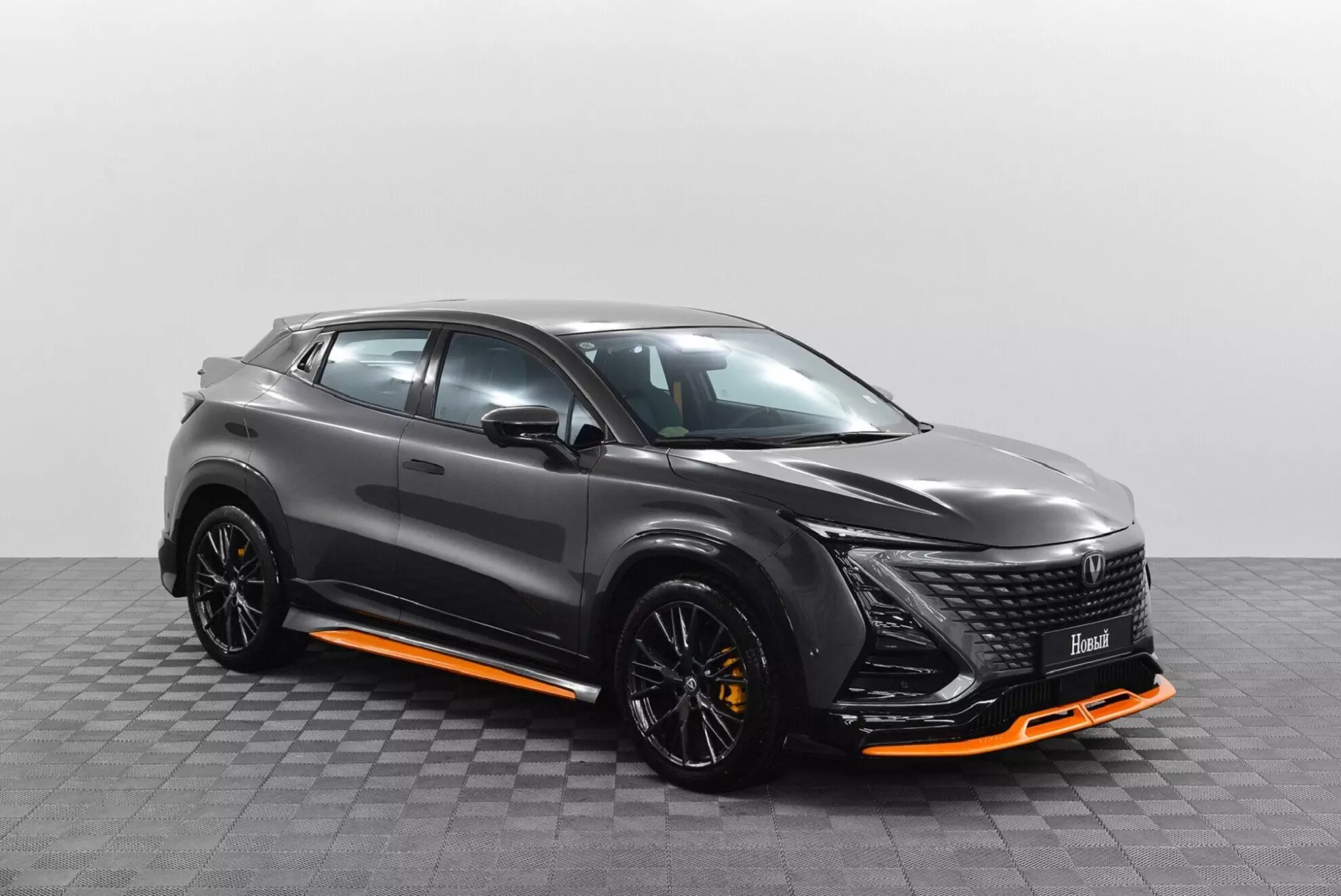 Автосалон: Changan UNI-T