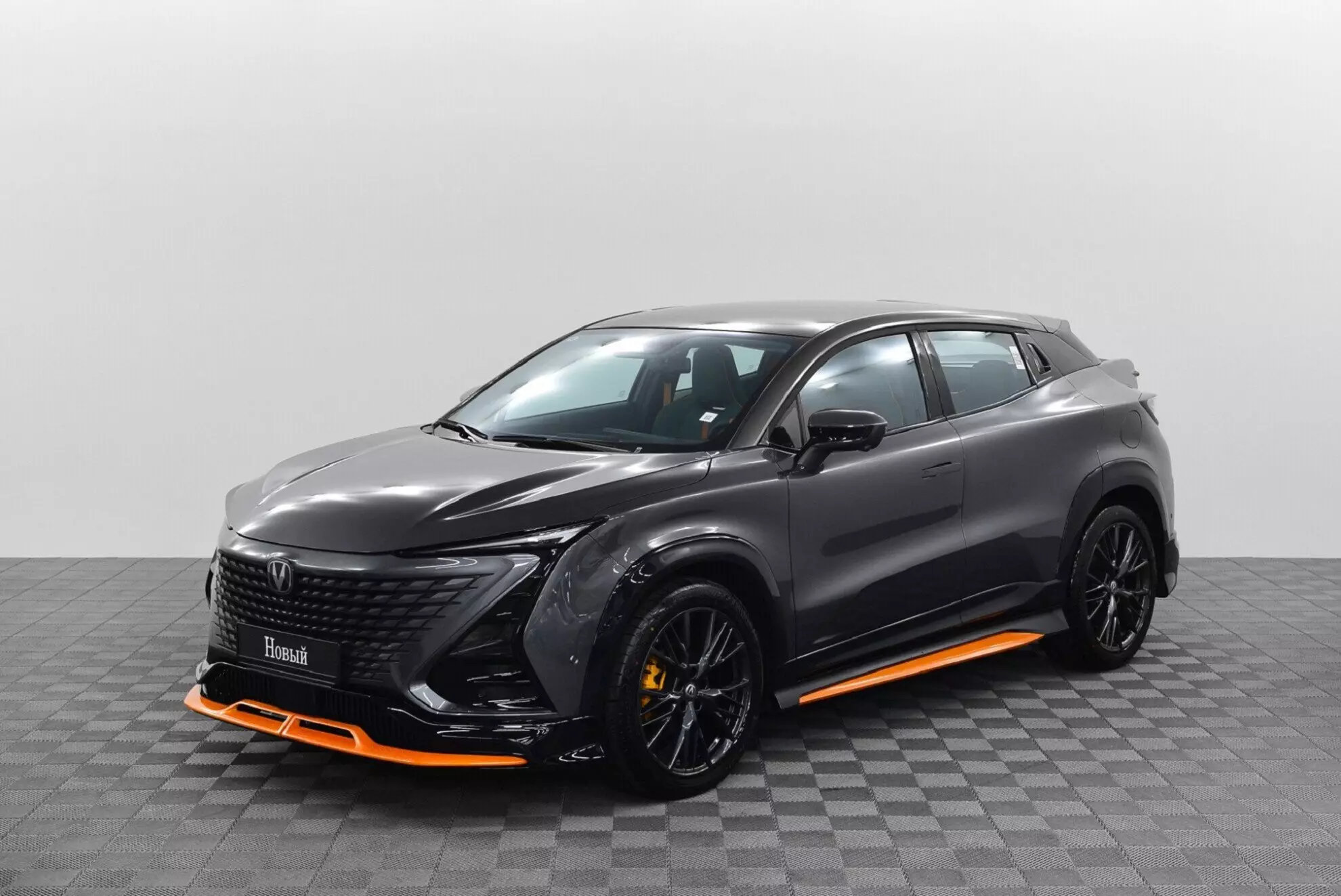 Автосалон: Changan UNI-T