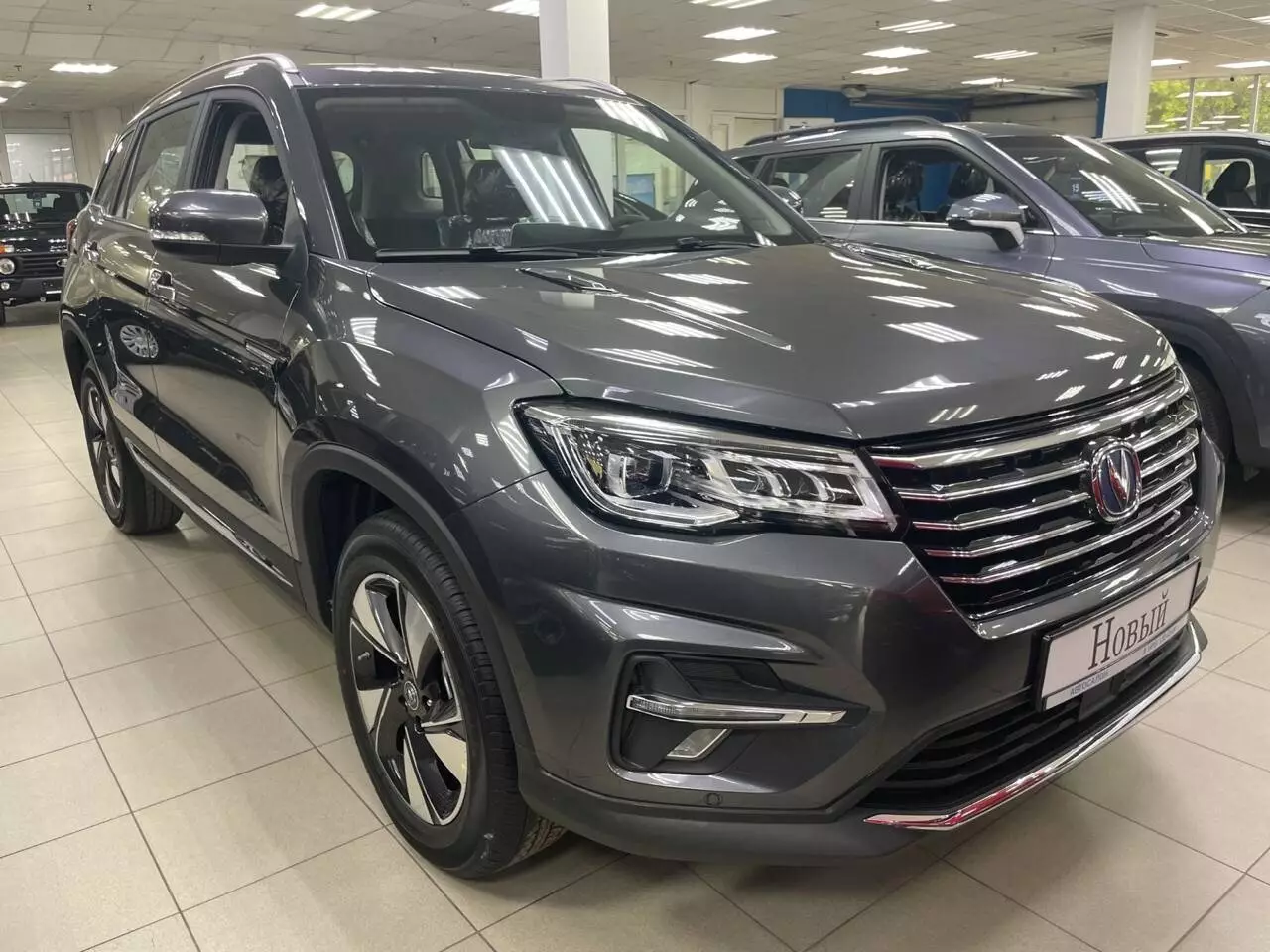 Автосалон: Changan Cs75FL