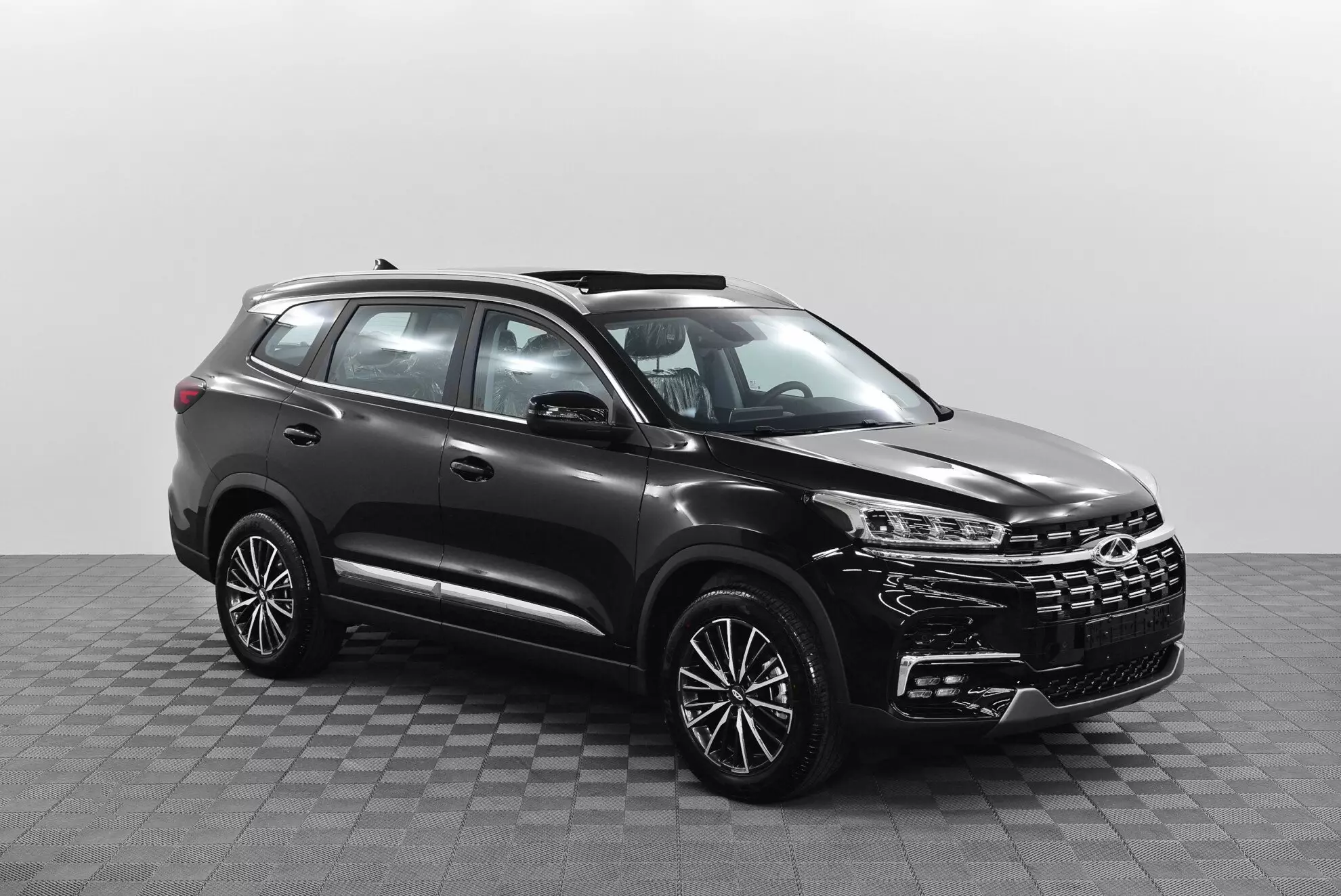 Автосалон: Chery New Tiggo 8